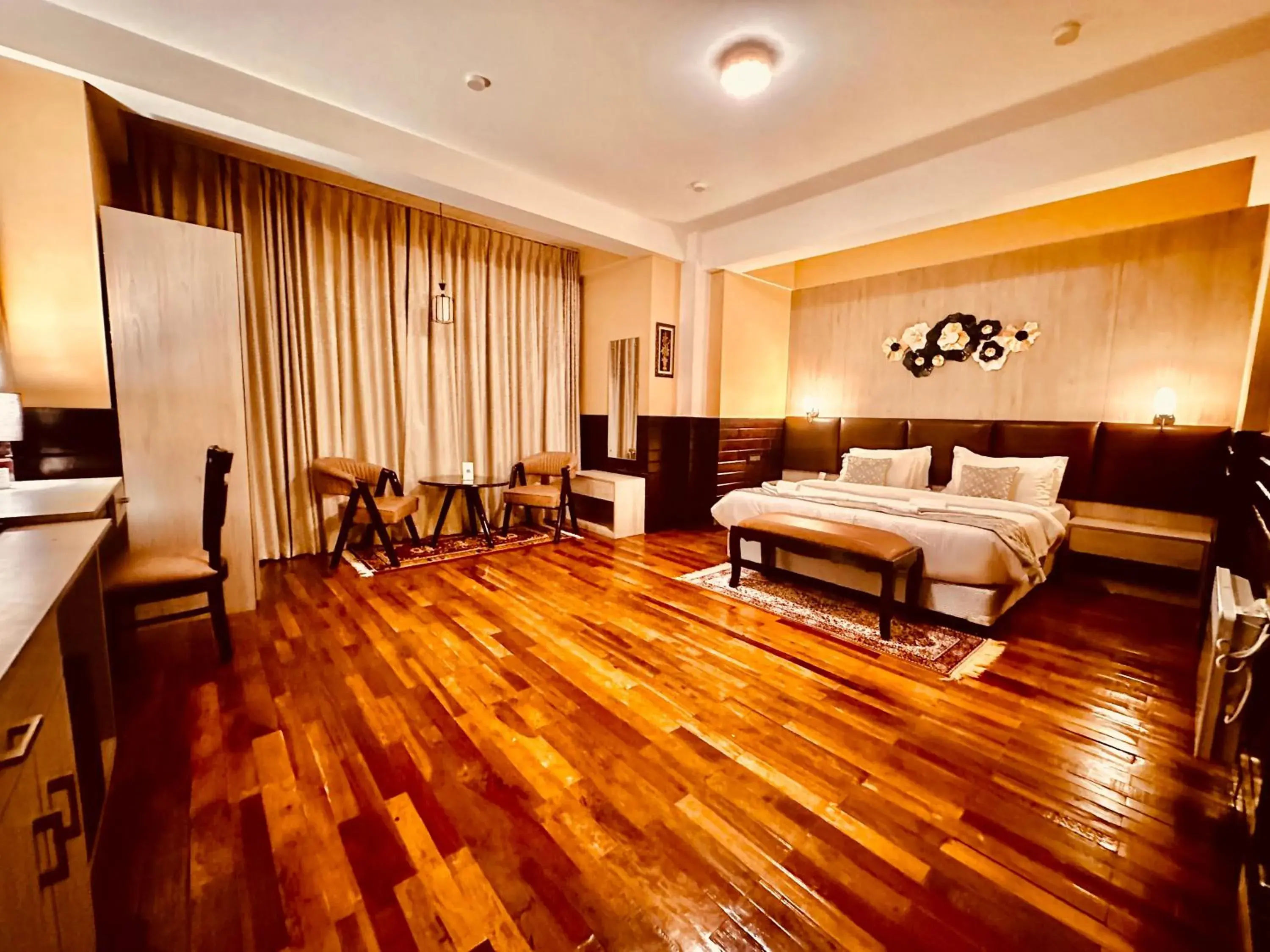 Bedroom, Bed in Silver Cloud Hotel Bedroom, Bed in Silver Cloud Hotel