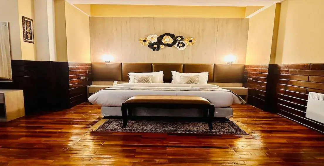 Bedroom, Bed in Silver Cloud Hotel Bedroom, Bed in Silver Cloud Hotel