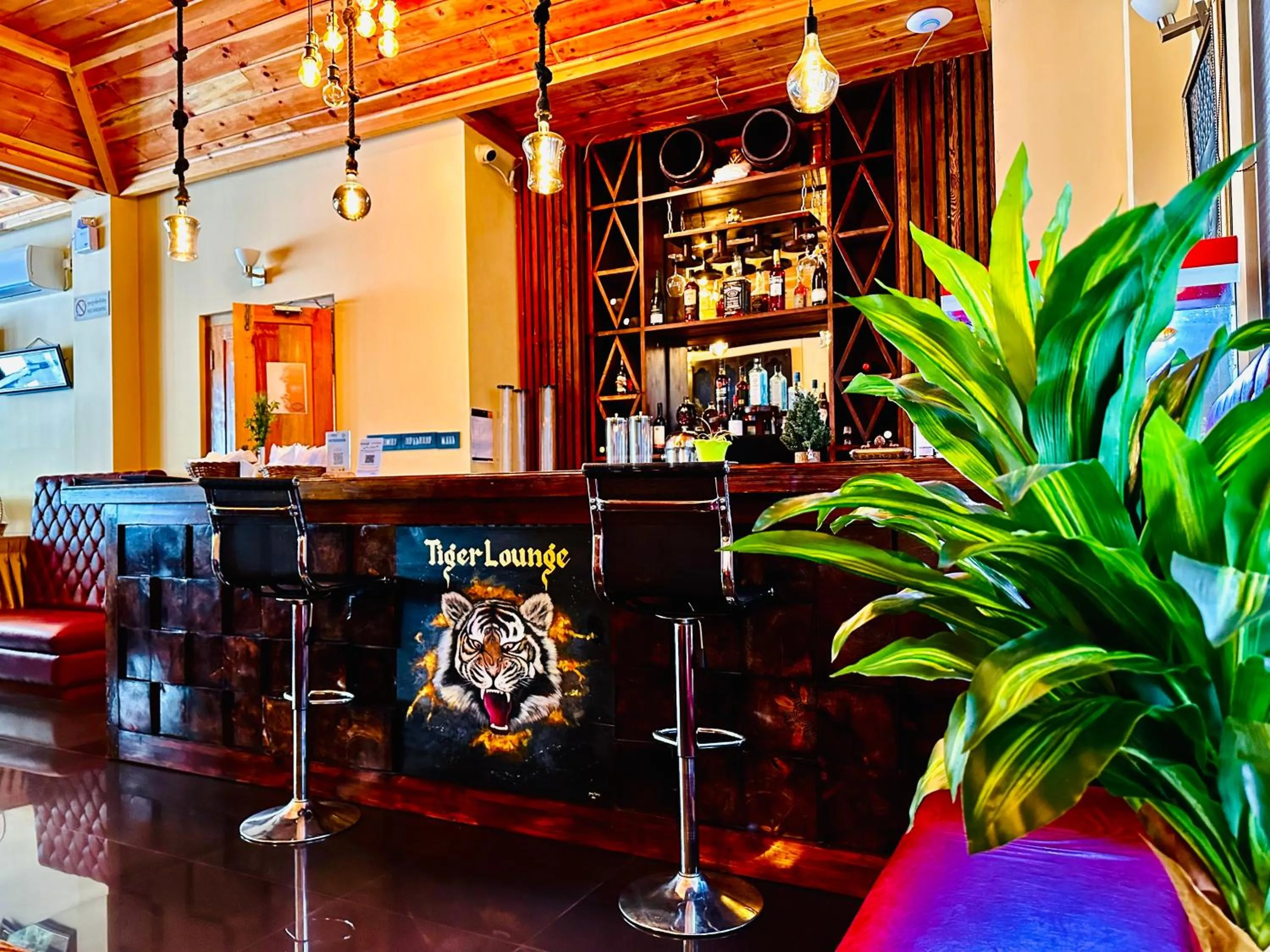 Lounge or bar in Silver Cloud Hotel