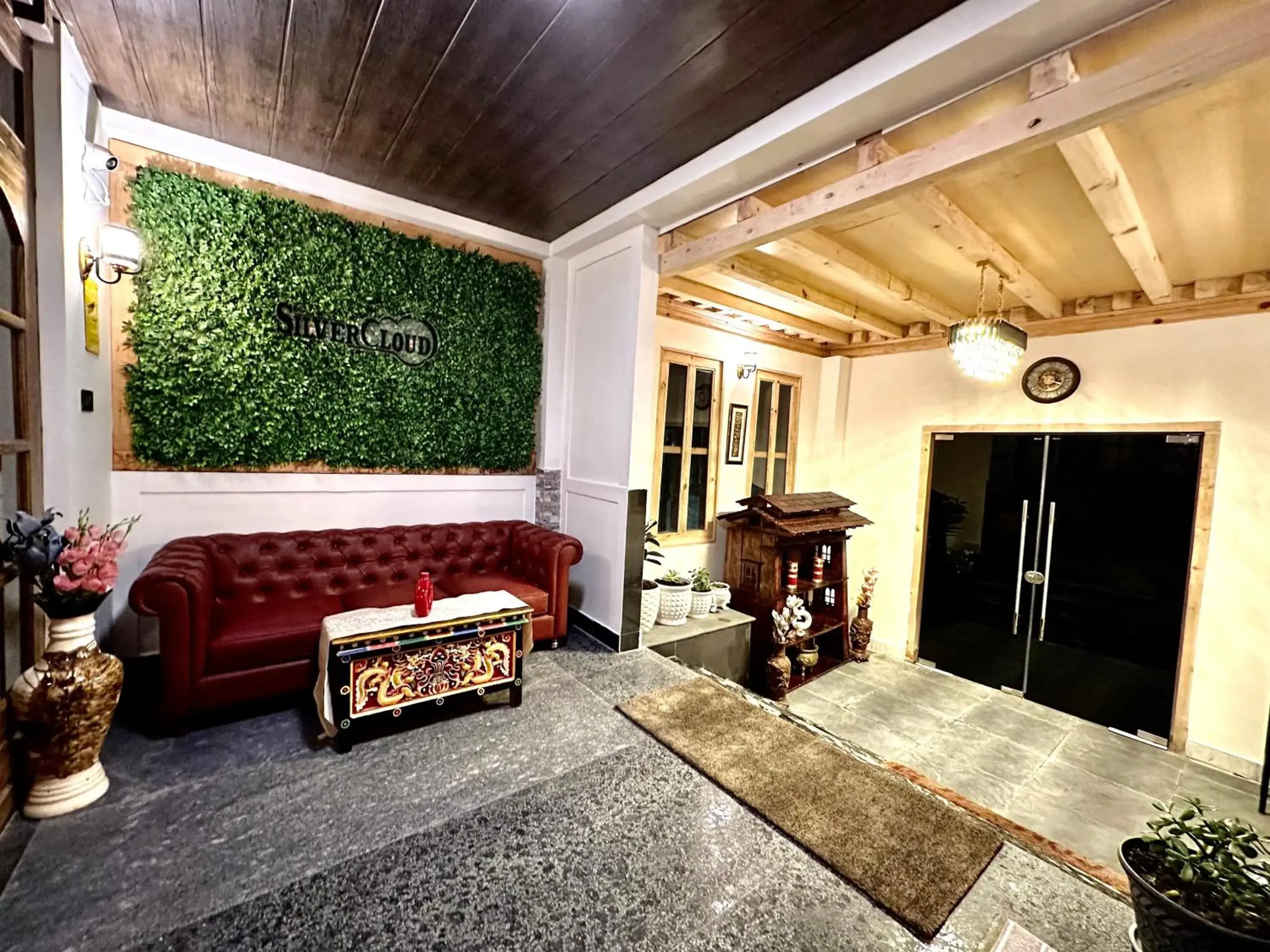 Lobby or reception in Silver Cloud Hotel Lobby or reception in Silver Cloud Hotel