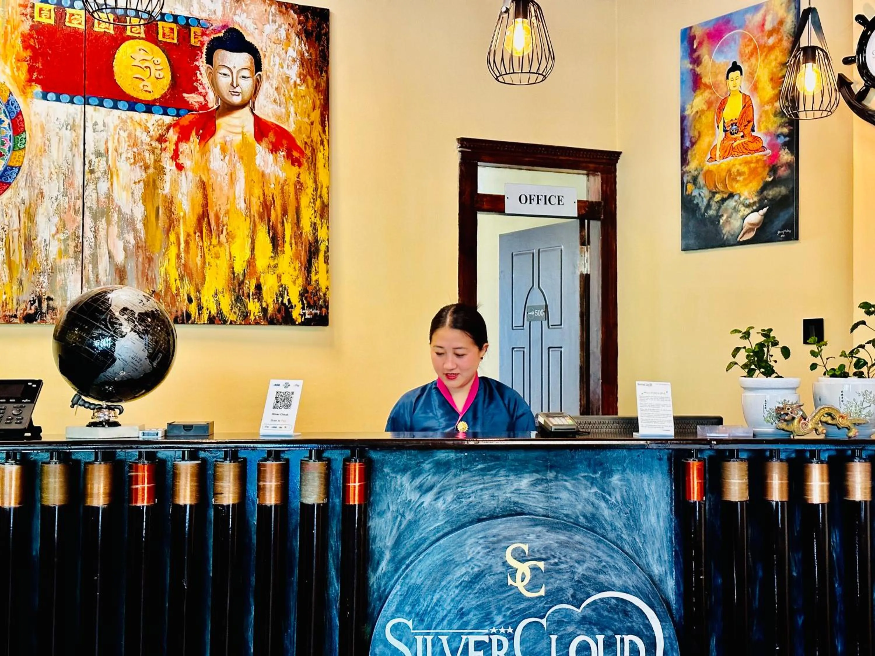 Restaurant/places to eat in Silver Cloud Hotel