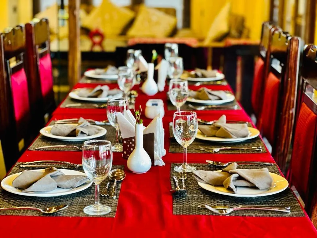 Restaurant/places to eat in Silver Cloud Hotel