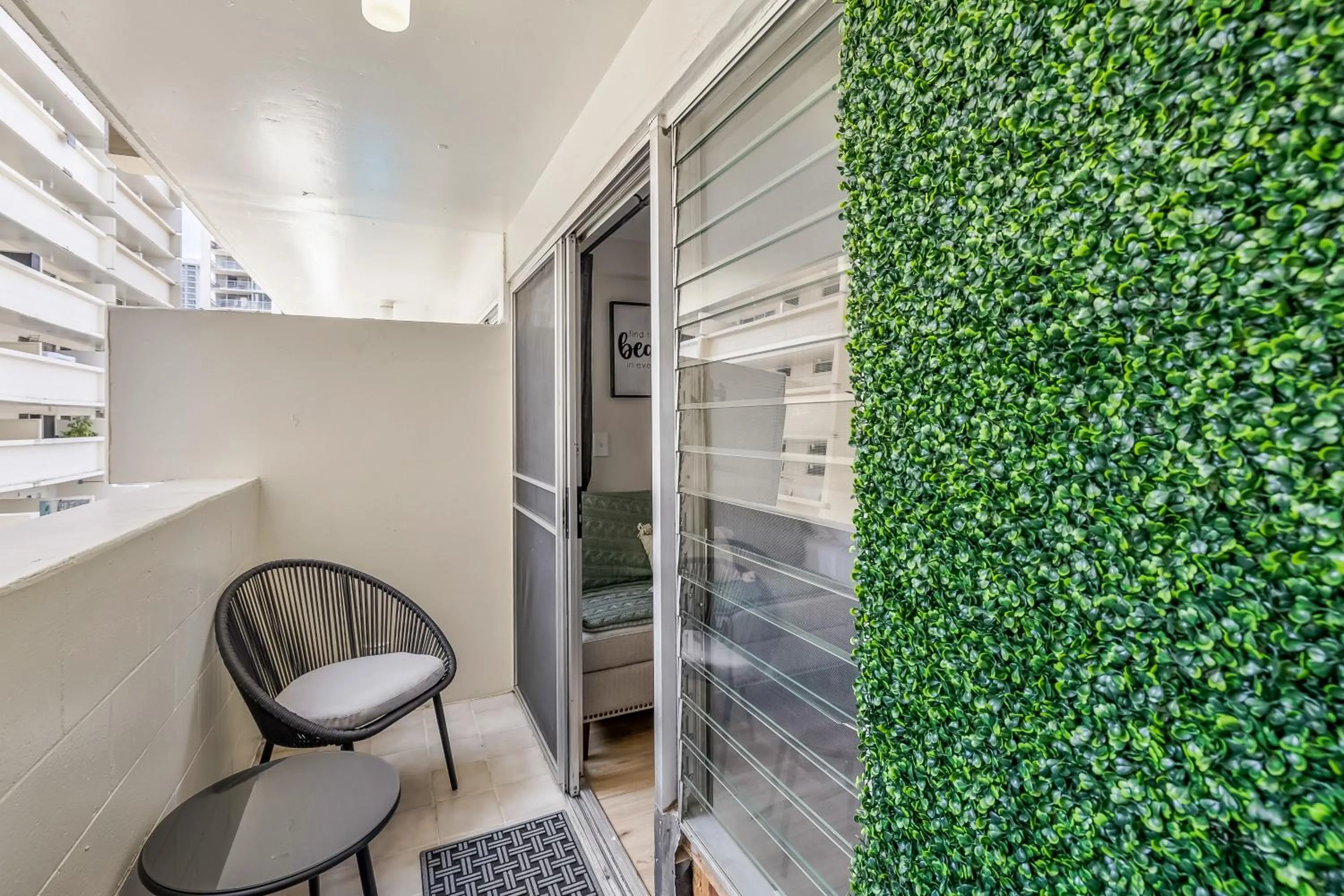 Seating area in Bright & Cozy Condo Unit with Balcony!