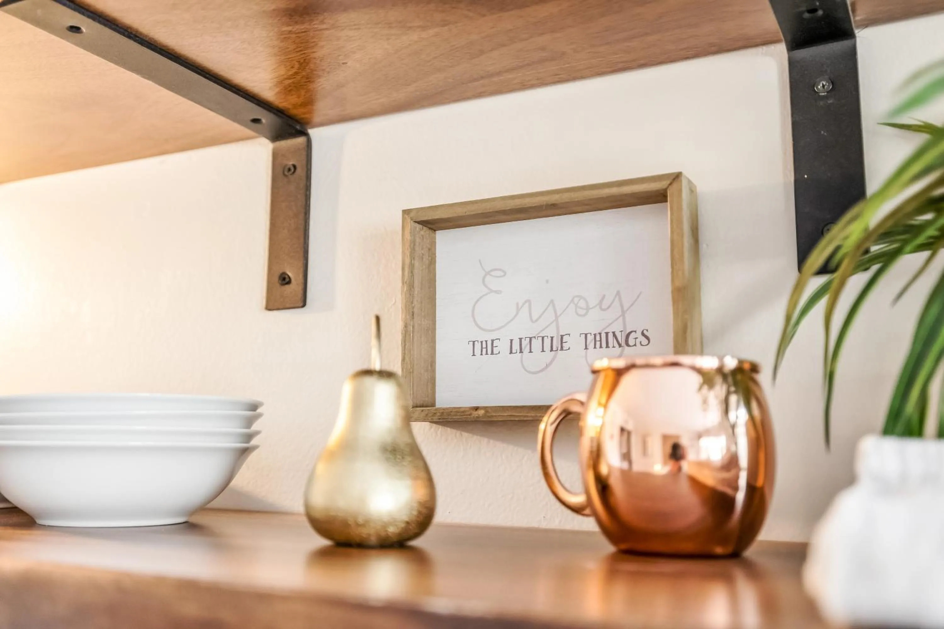 Decorative detail in Bright & Cozy Condo Unit with Balcony!