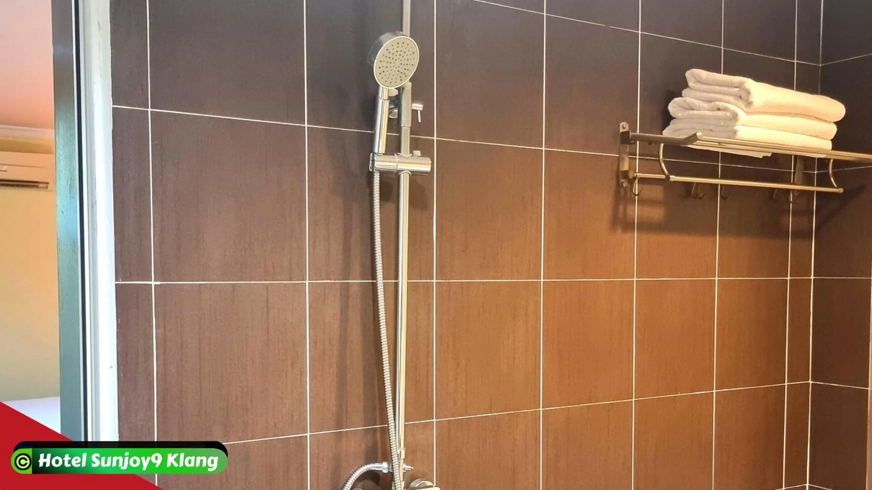 Shower in Hotel Sunjoy9 Klang