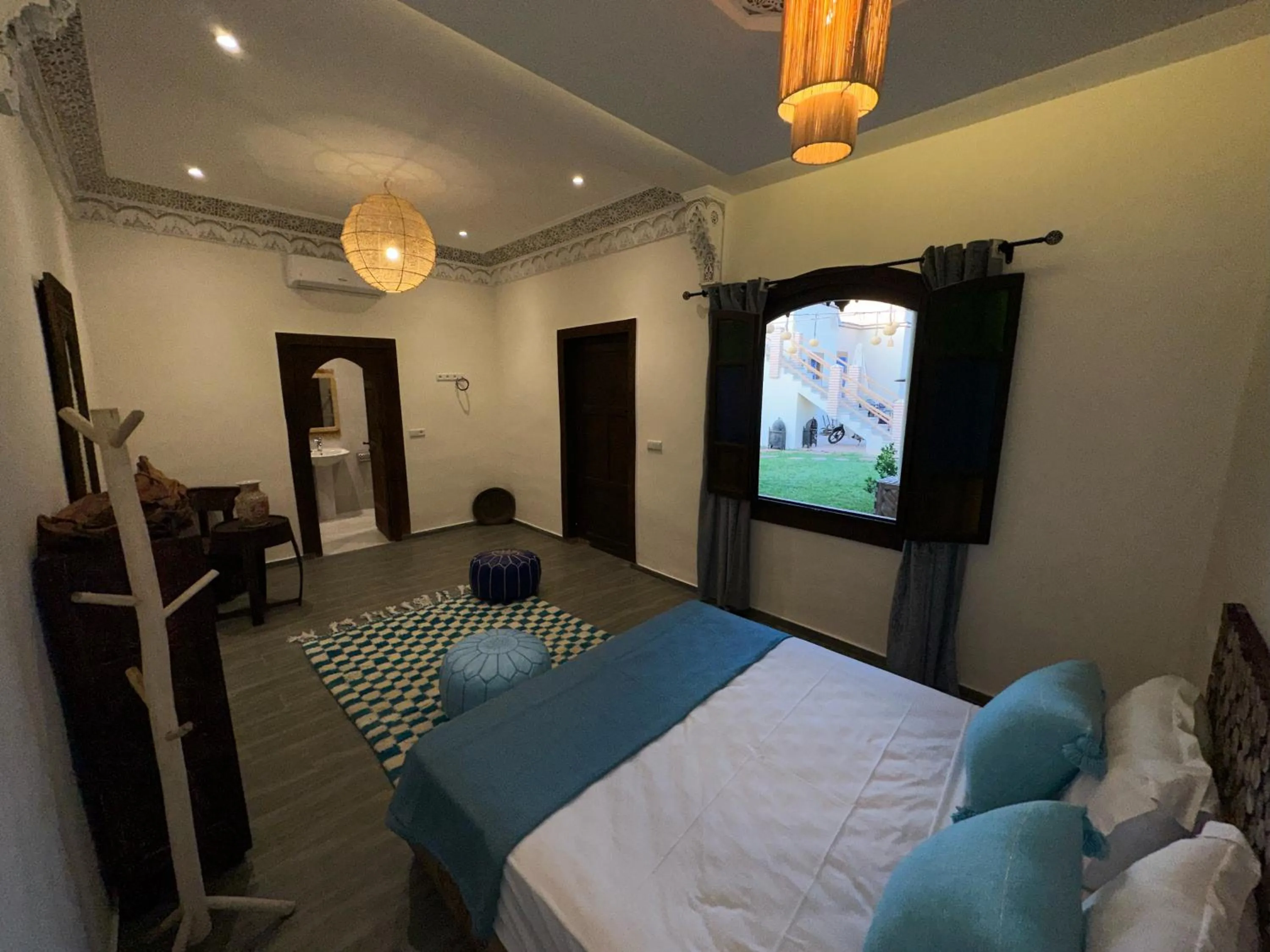 Communal lounge/ TV room, Bed in Oasis Merasi Marrakech