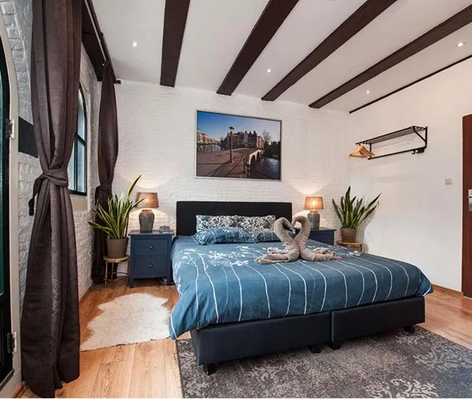 Bed in Crown Guesthouse Amsterdam