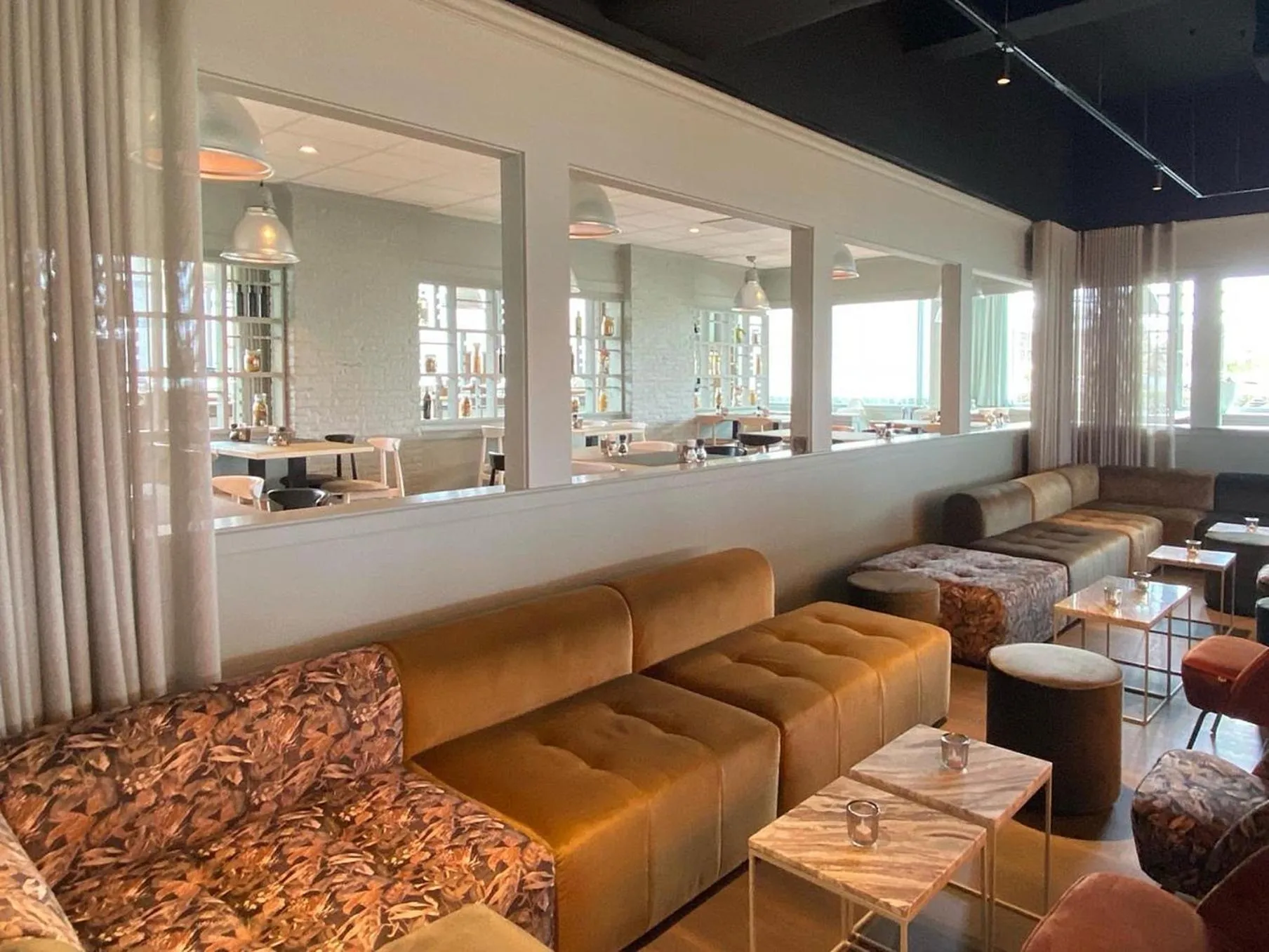 Lounge or bar in Garner Hotel Maastricht by IHG