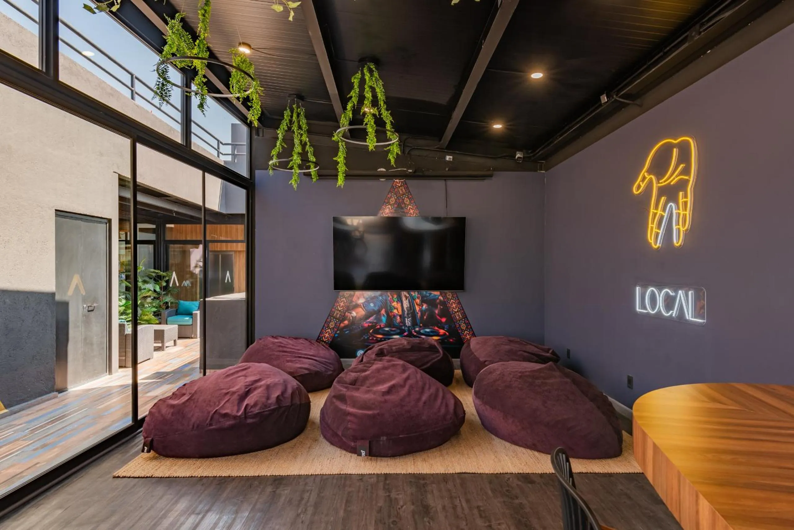 Communal lounge/ TV room in Be Local