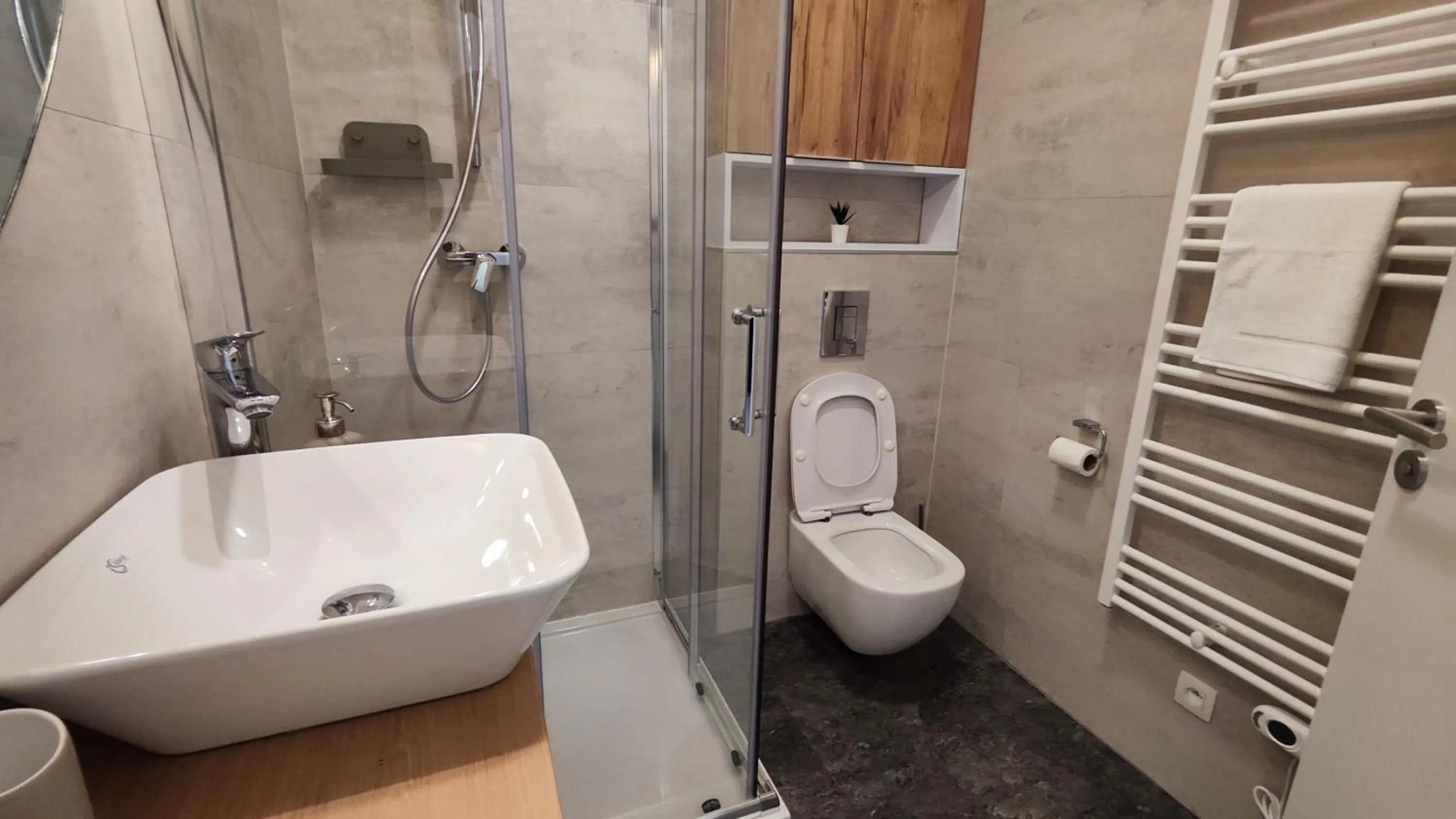 Shower in DOHNANYI Villa by CHORS