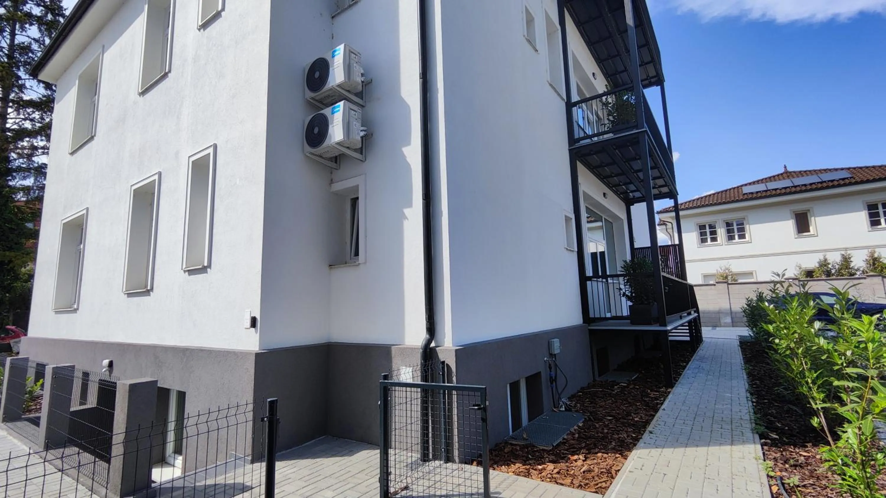 Property building in DOHNANYI Villa by CHORS