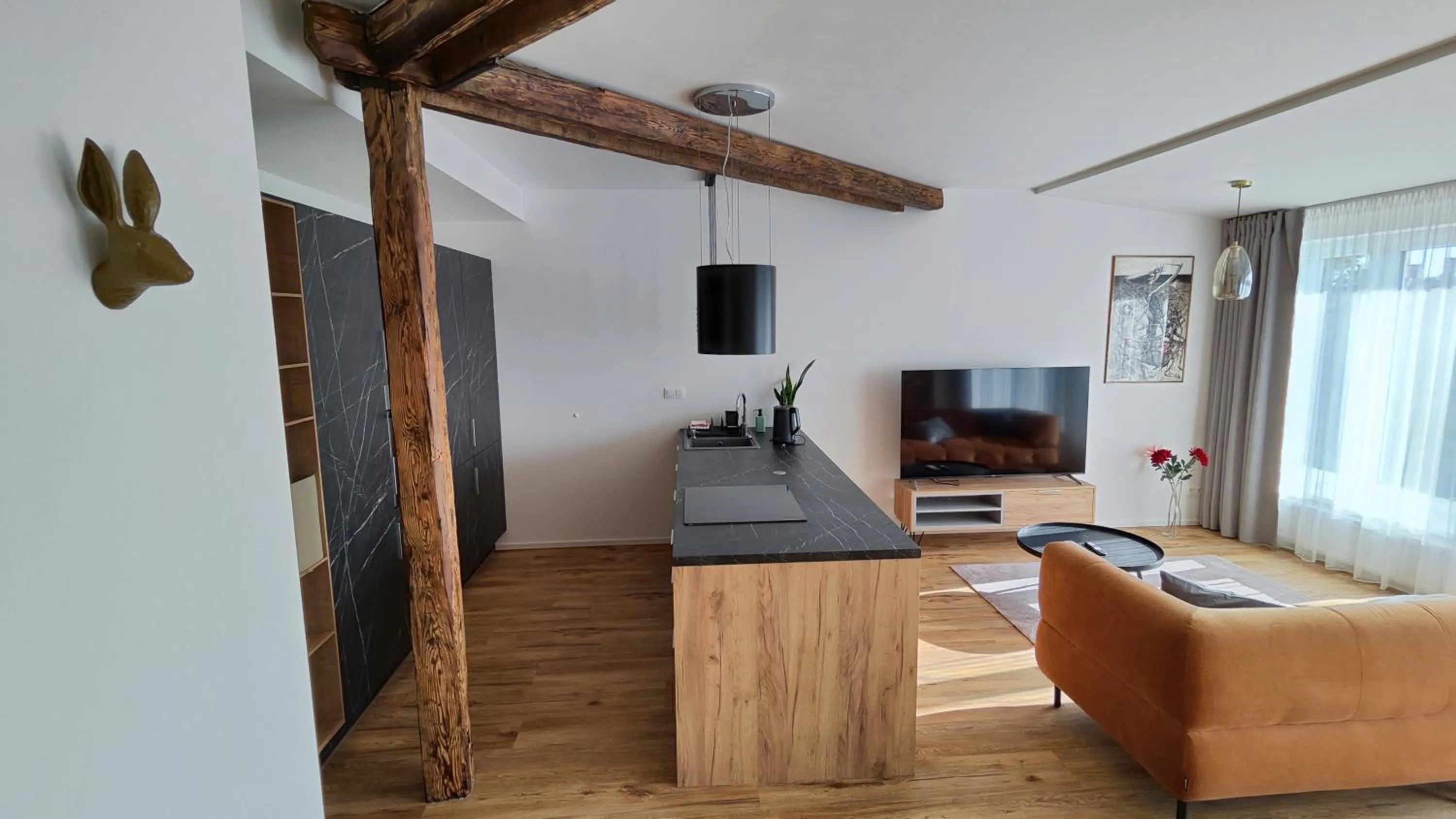 Living room in DOHNANYI Villa by CHORS