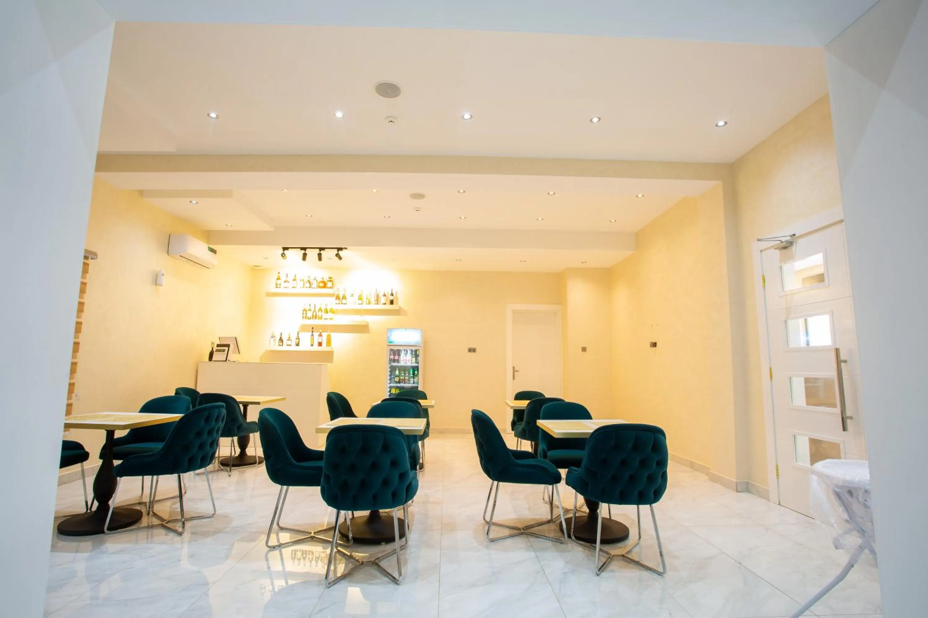 DE MANCHY HOTELS & SUITES