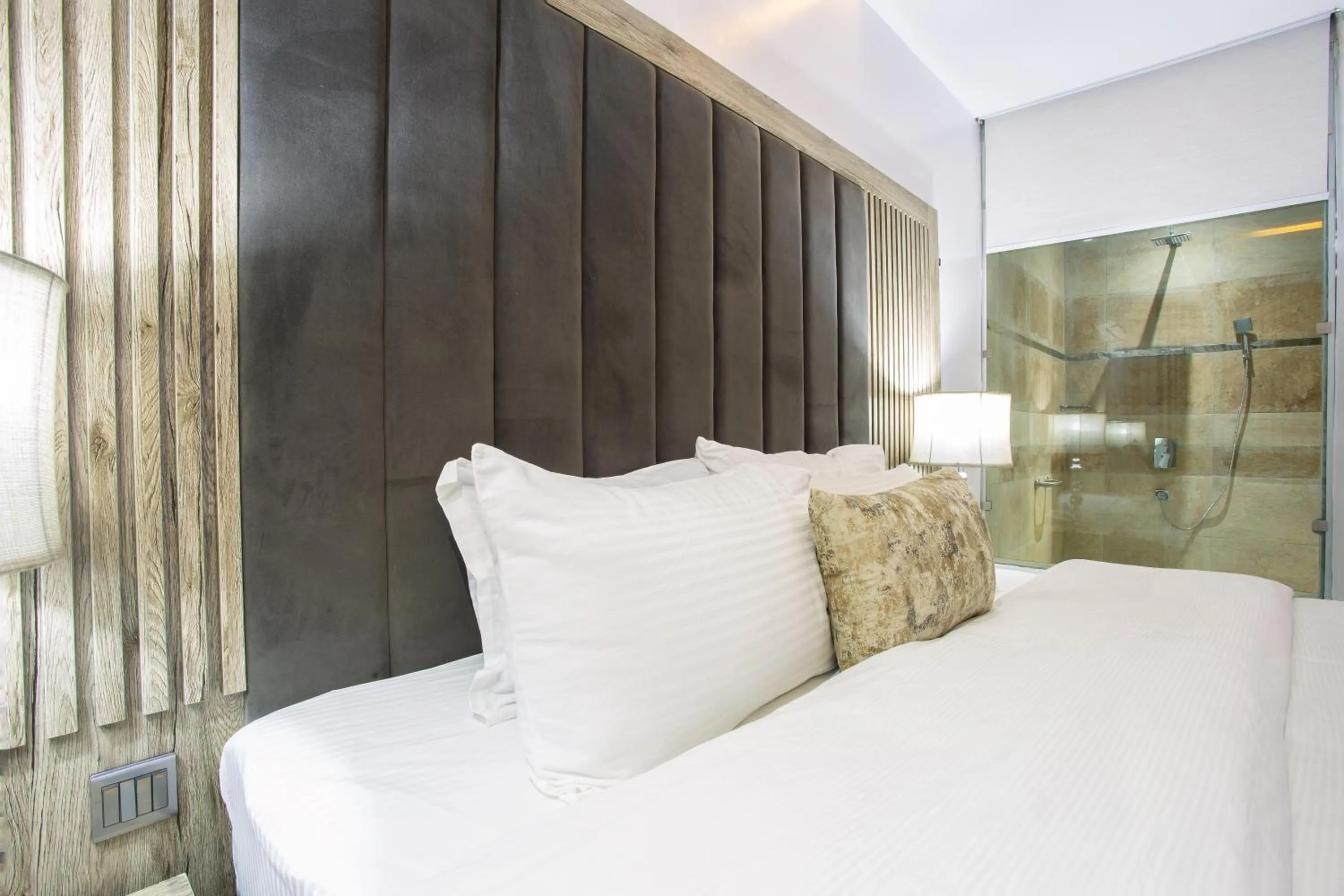 DE MANCHY HOTELS & SUITES