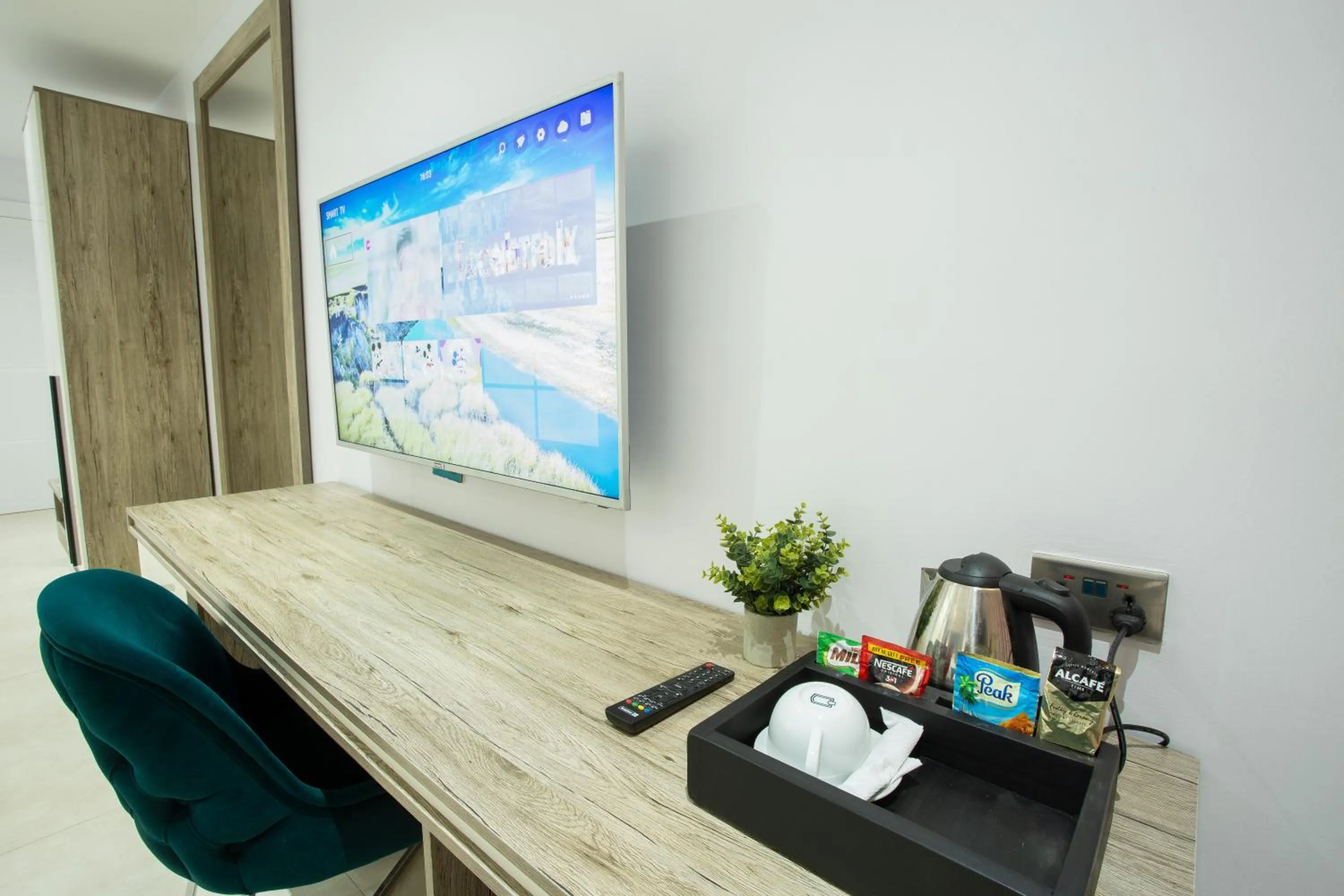 DE MANCHY HOTELS & SUITES