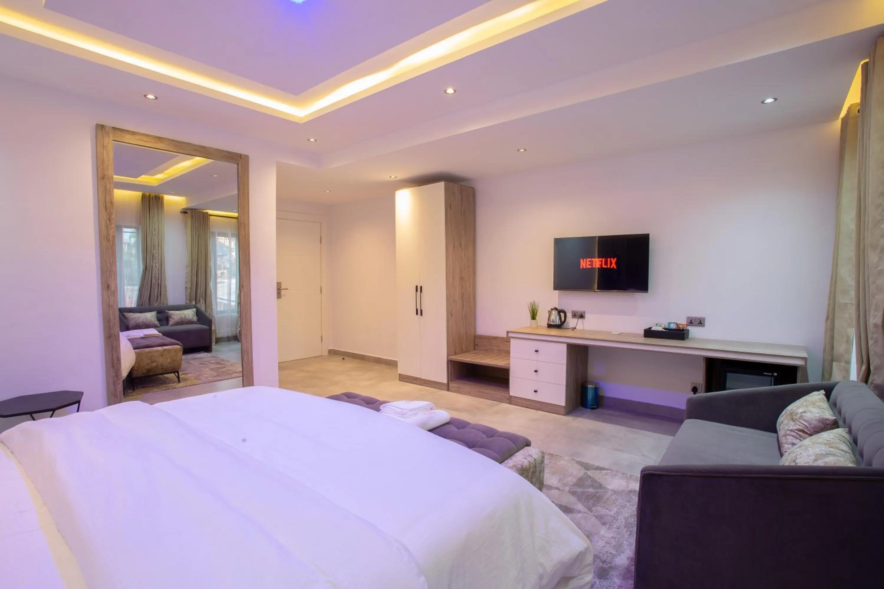 DE MANCHY HOTELS & SUITES