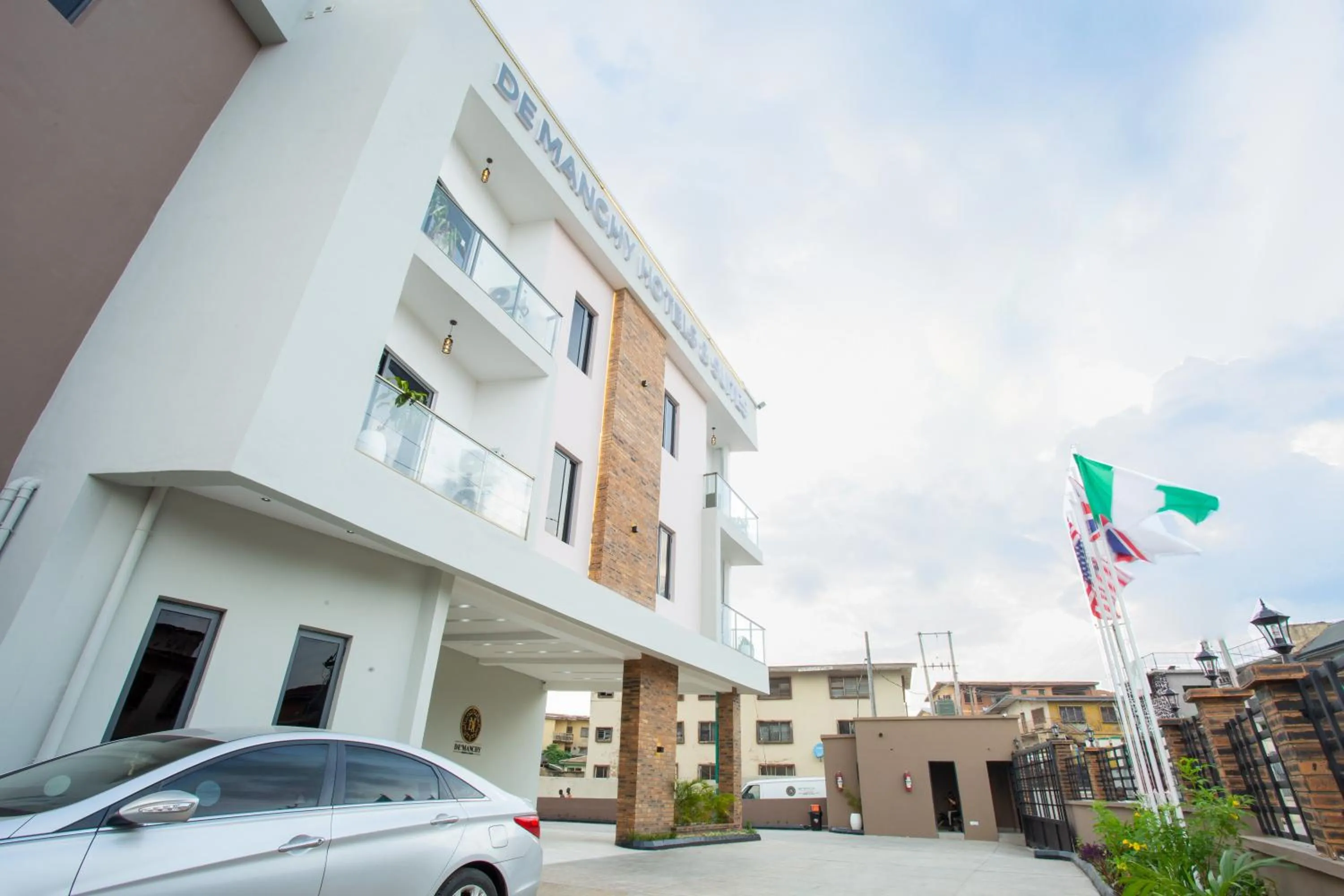 DE MANCHY HOTELS & SUITES