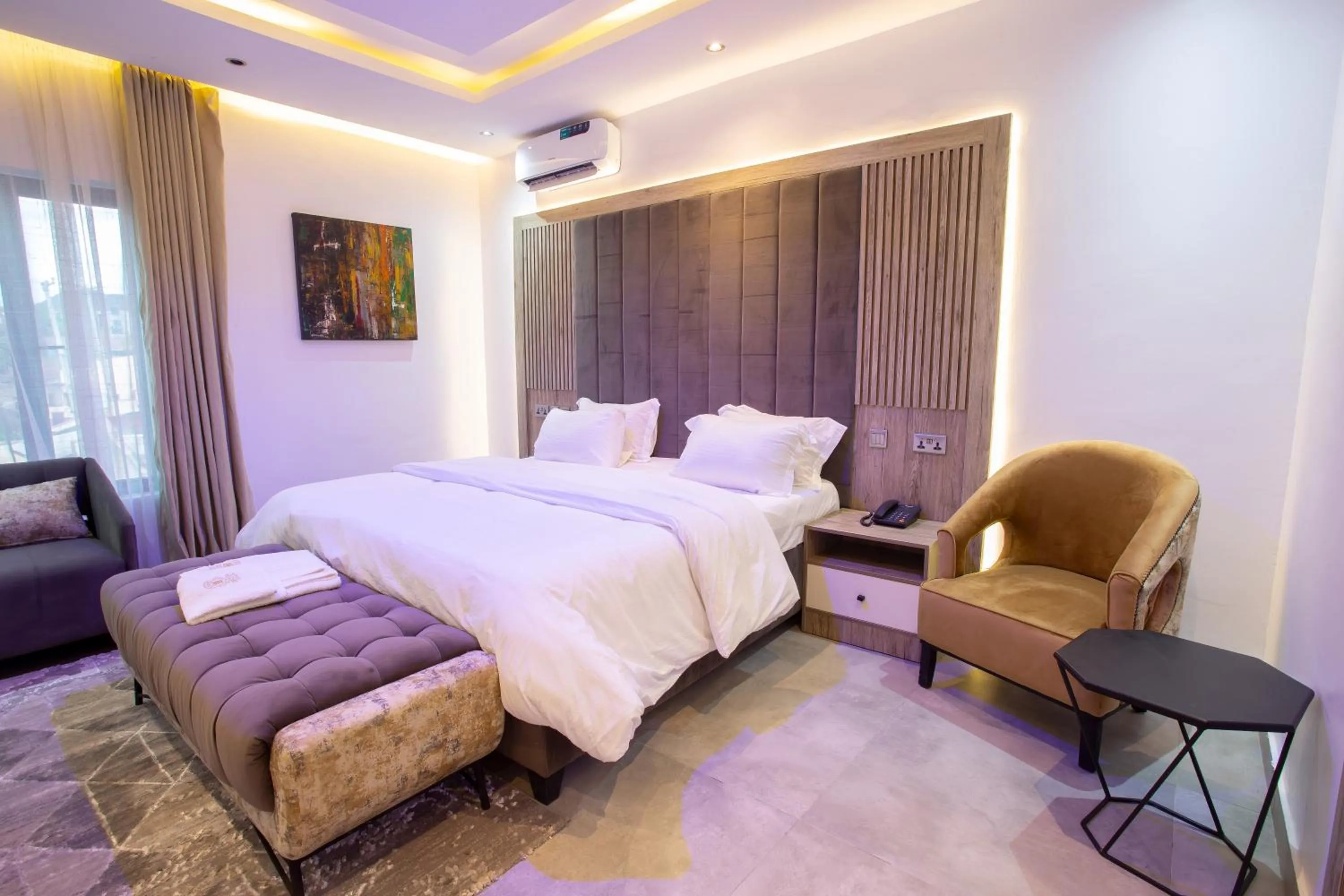 DE MANCHY HOTELS & SUITES