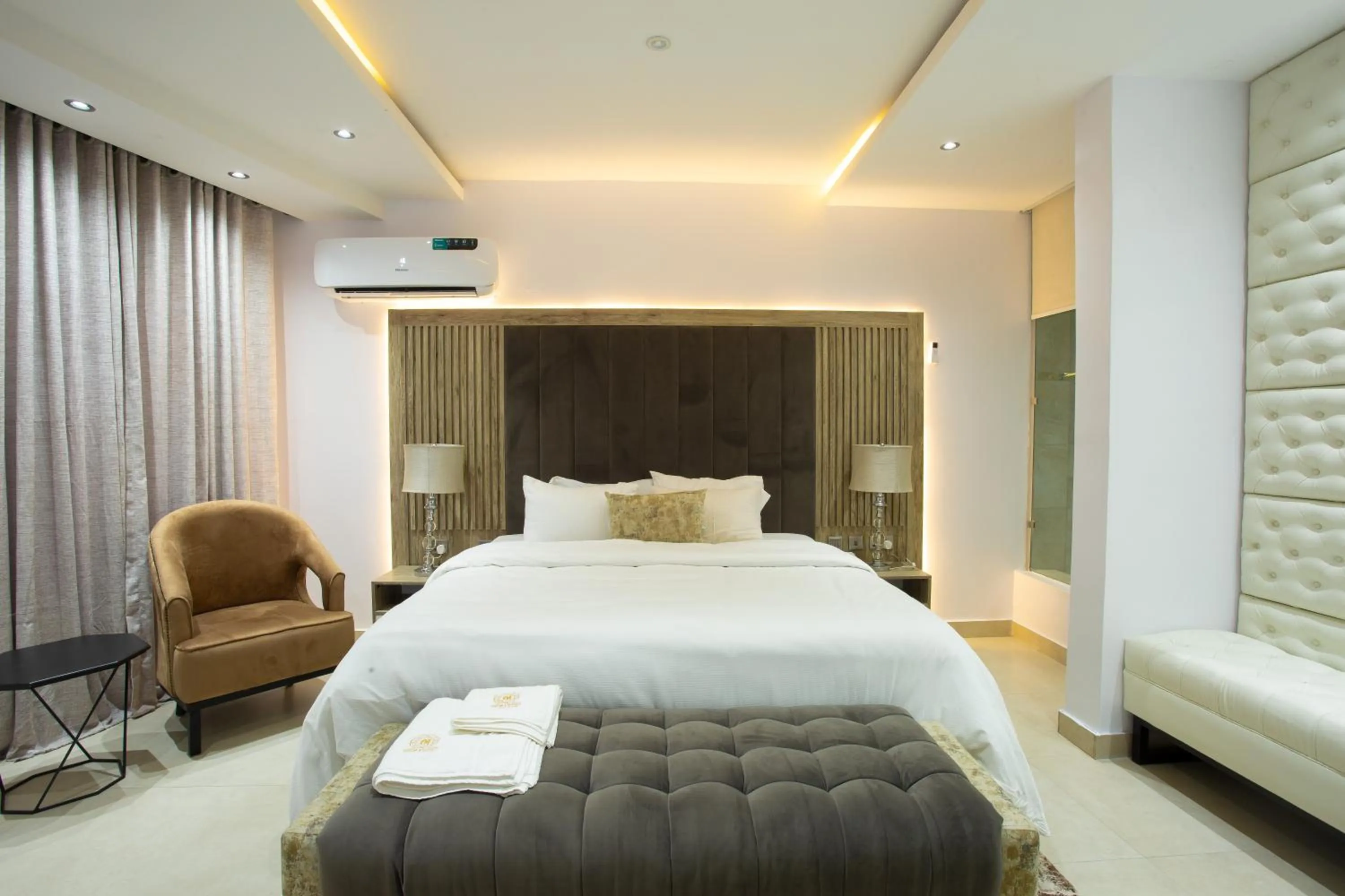 DE MANCHY HOTELS & SUITES