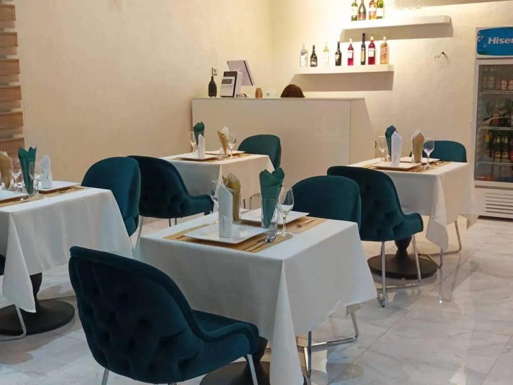 DE MANCHY HOTELS & SUITES