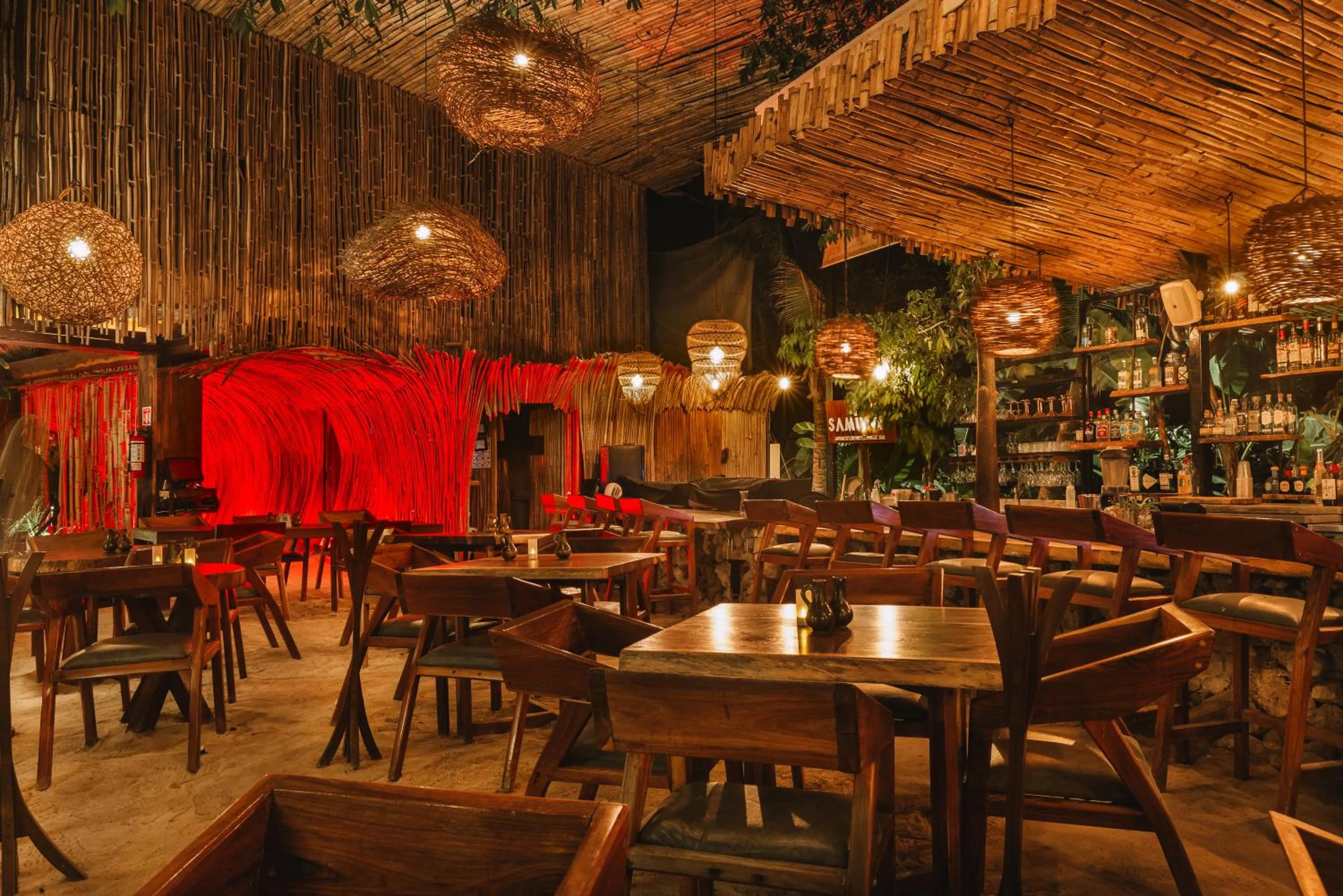 Restaurant/places to eat in Enigmatic Beach Hotel