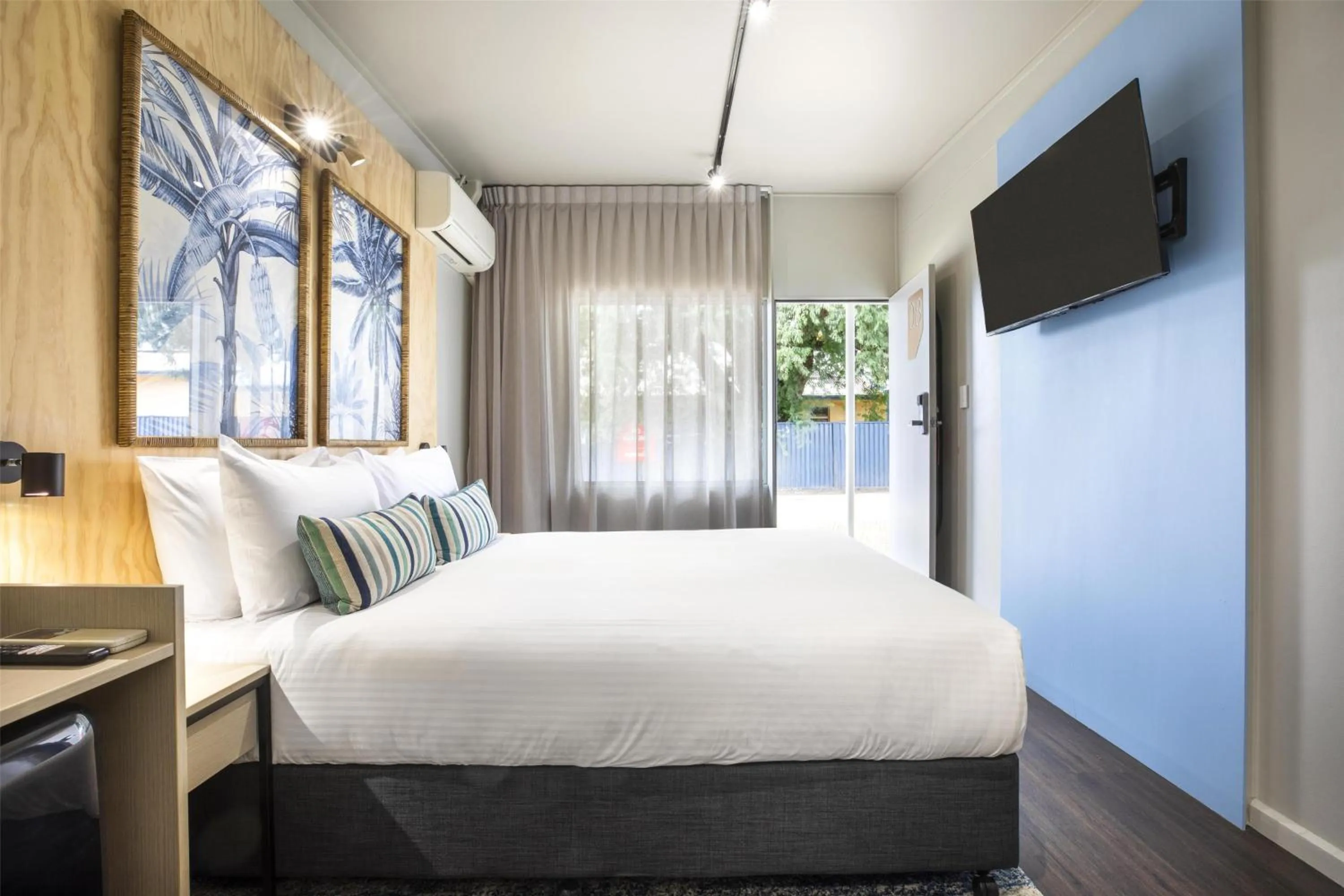 Bedroom, Bed in Nightcap at Marine Hotel Cardwell