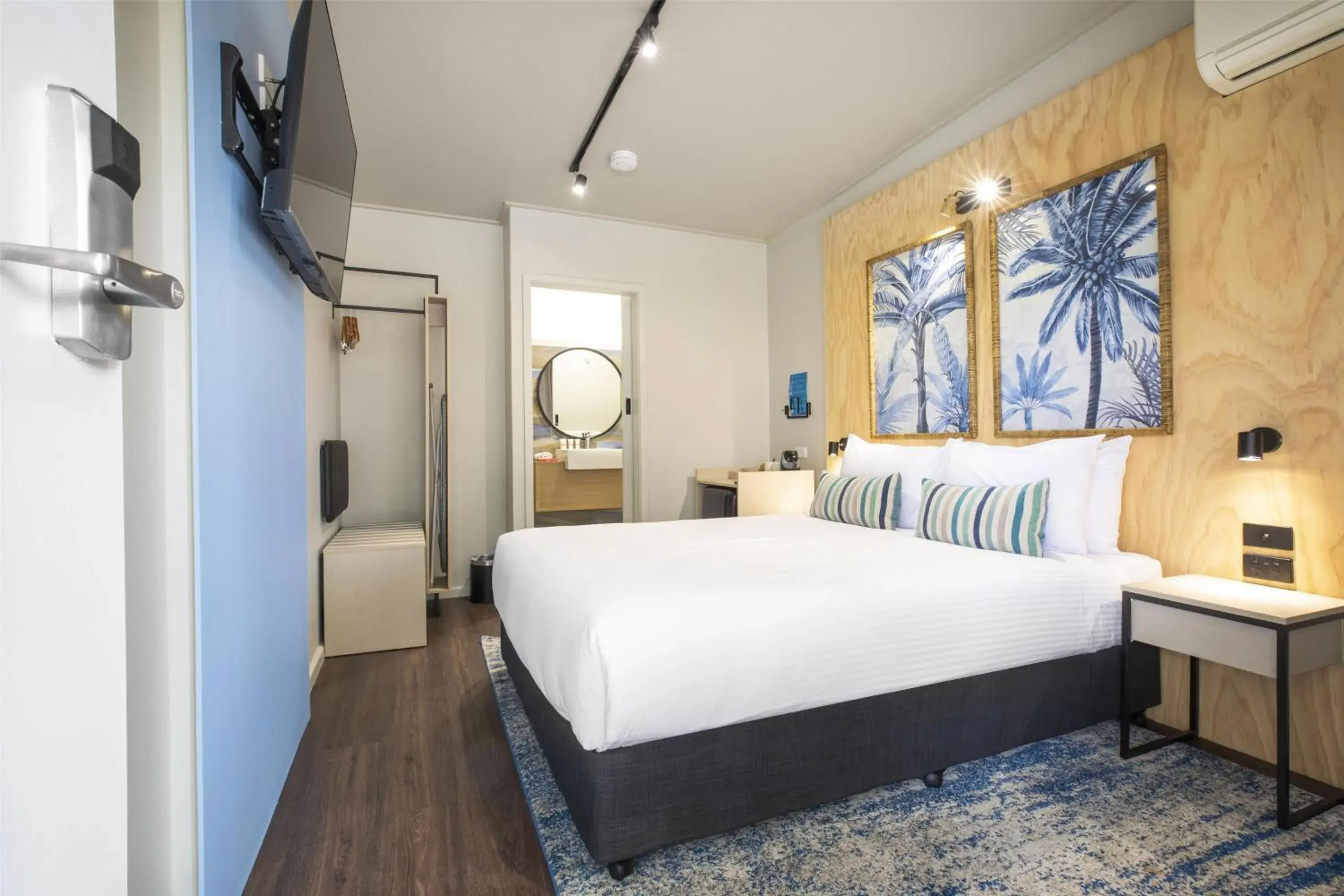 Small Double Room in Nightcap at Marine Hotel Cardwell Small Double Room in Nightcap at Marine Hotel Cardwell