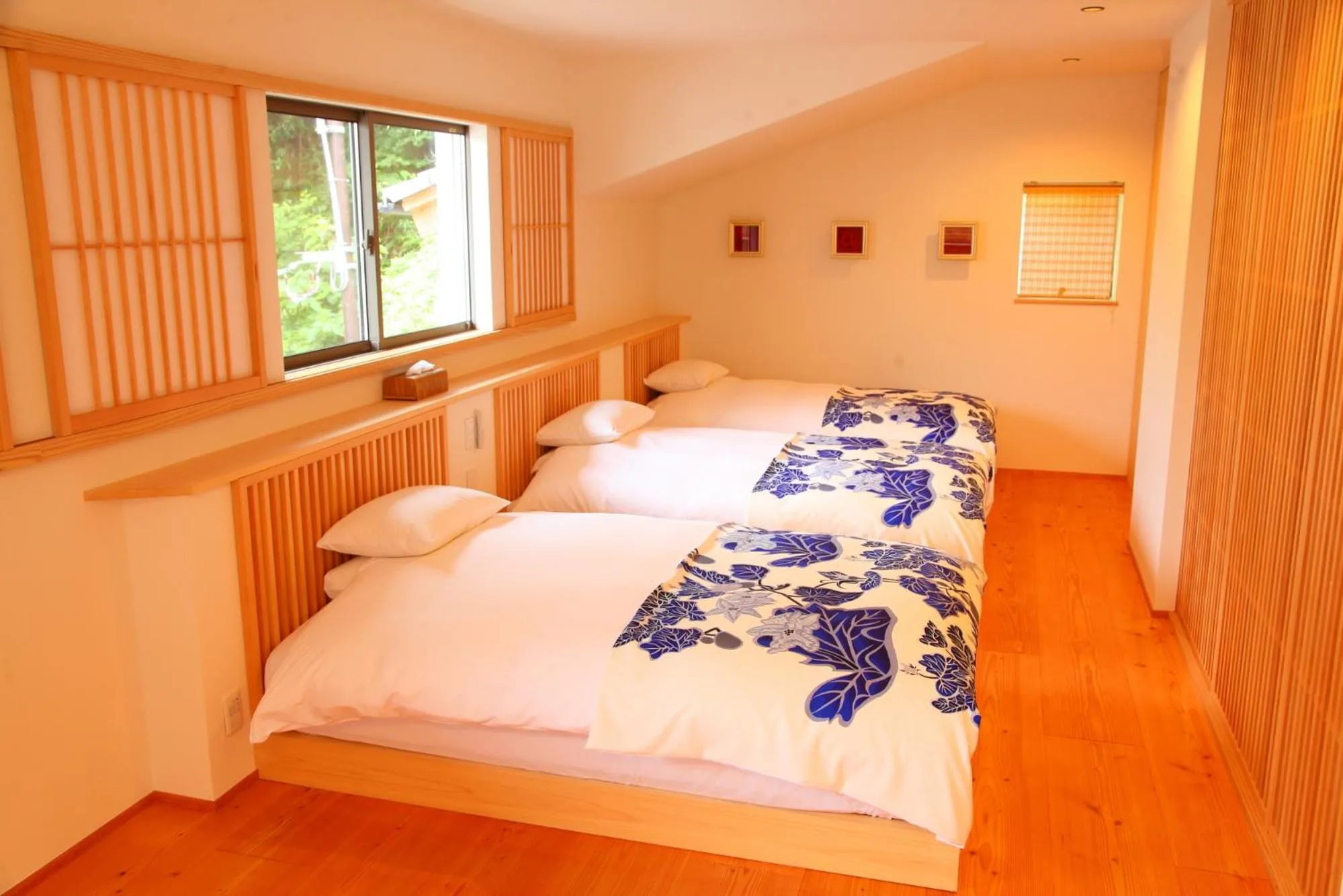 Bedroom, Bed in Sanjoubou Sansou villa