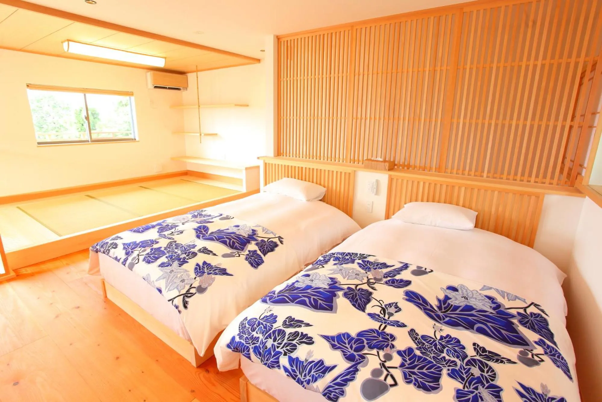Bedroom, Bed in Sanjoubou Sansou villa