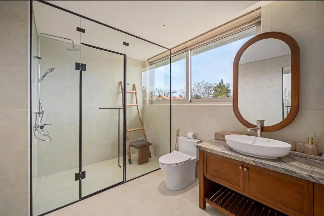 Toilet in Memories Holiday beach villa Da Nang