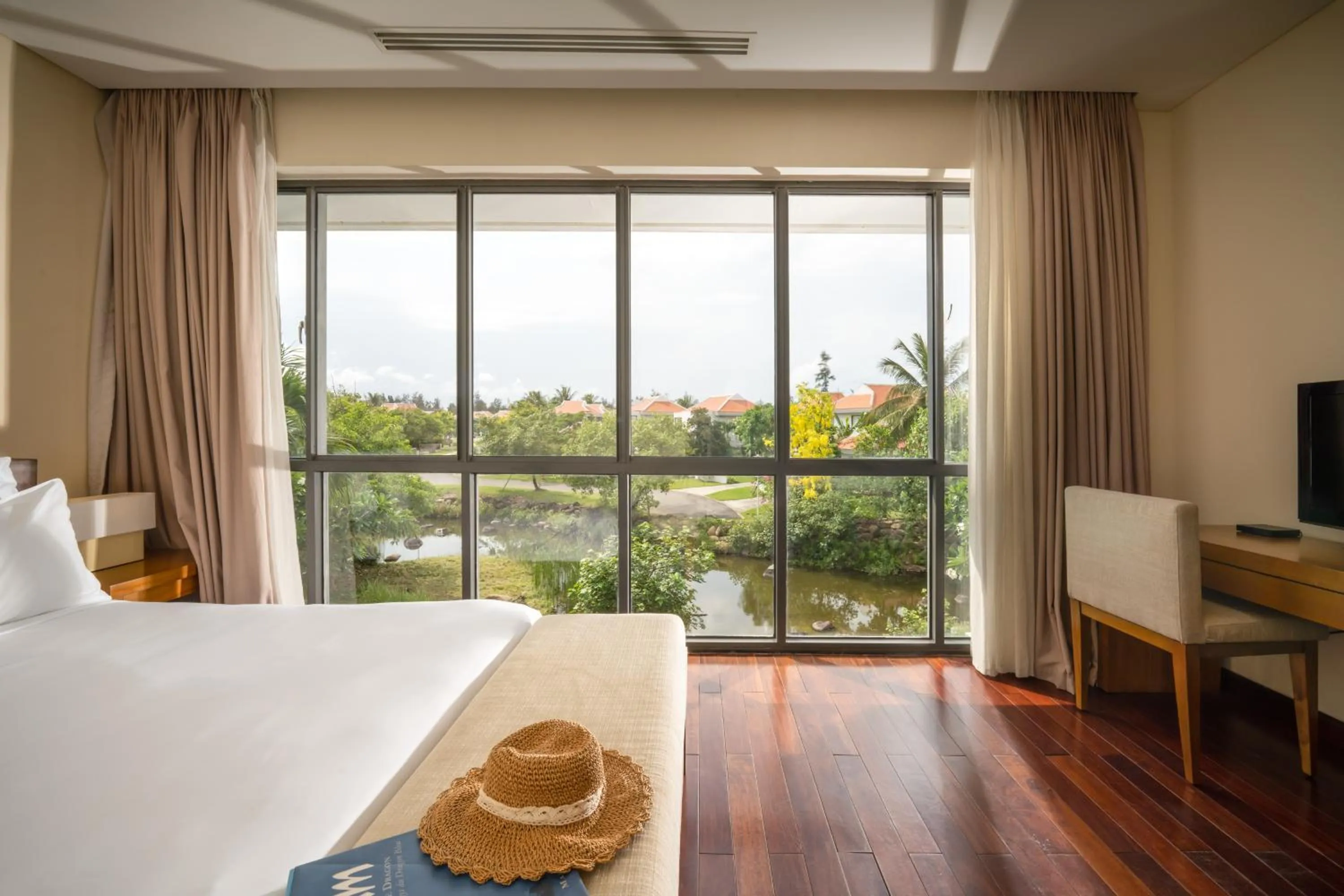 Bed in Memories Holiday beach villa Da Nang