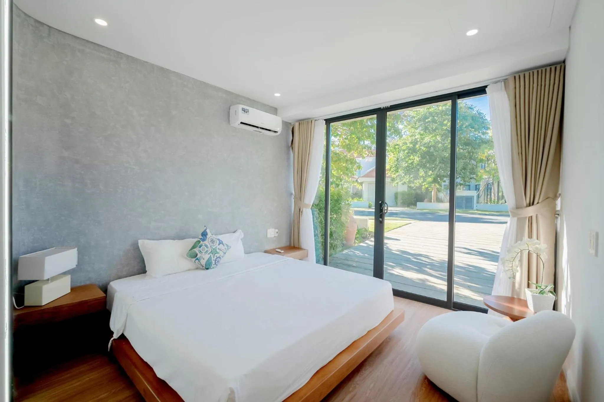 Bed in Memories Holiday beach villa Da Nang