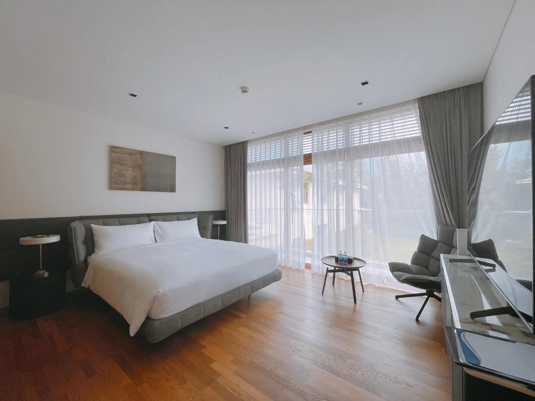 TV and multimedia, Bed in Memories Holiday beach villa Da Nang