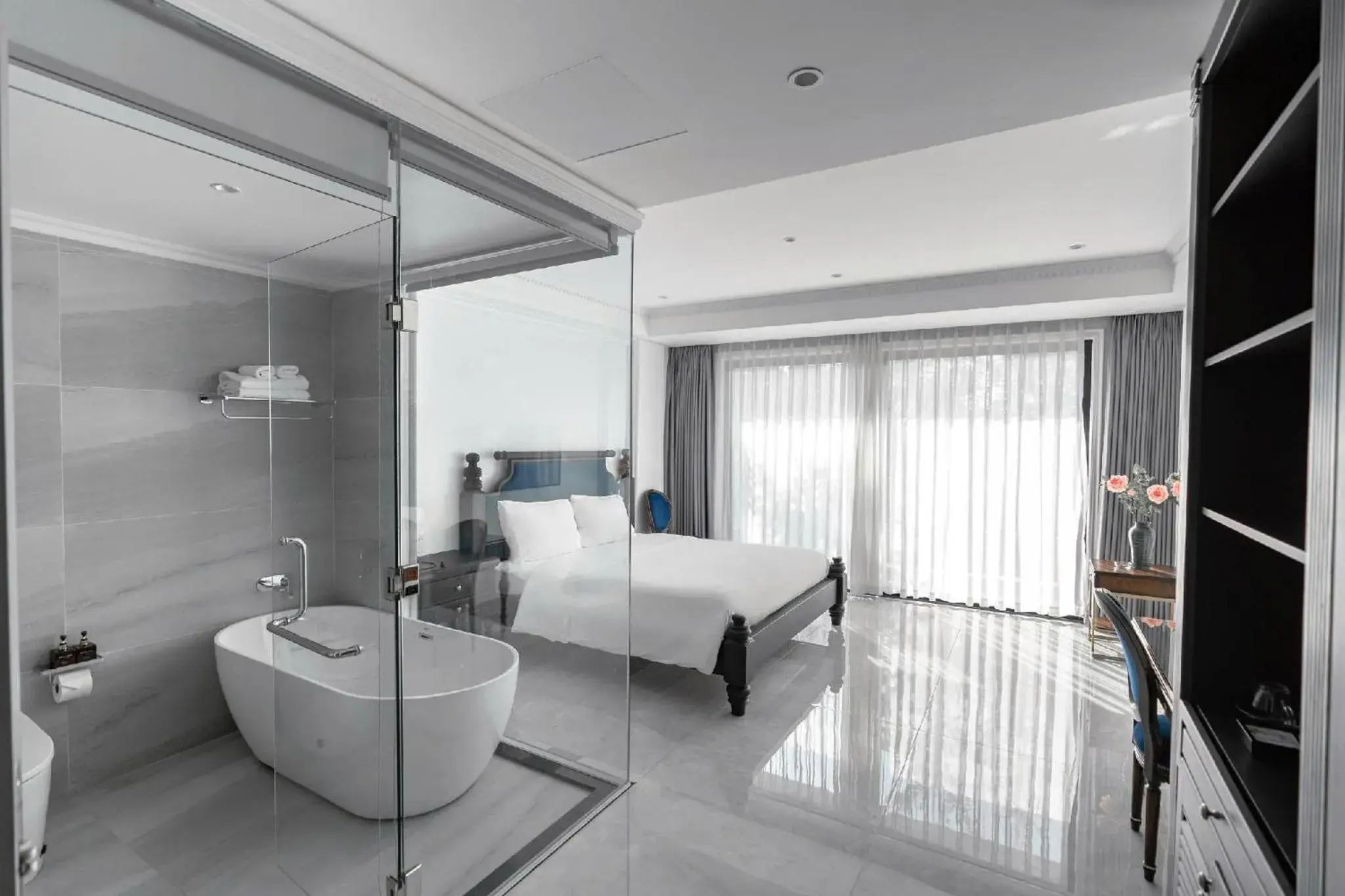 King Room with Balcony in Quang Minh Riverside Hotel Danang King Room with Balcony in Quang Minh Riverside Hotel Danang