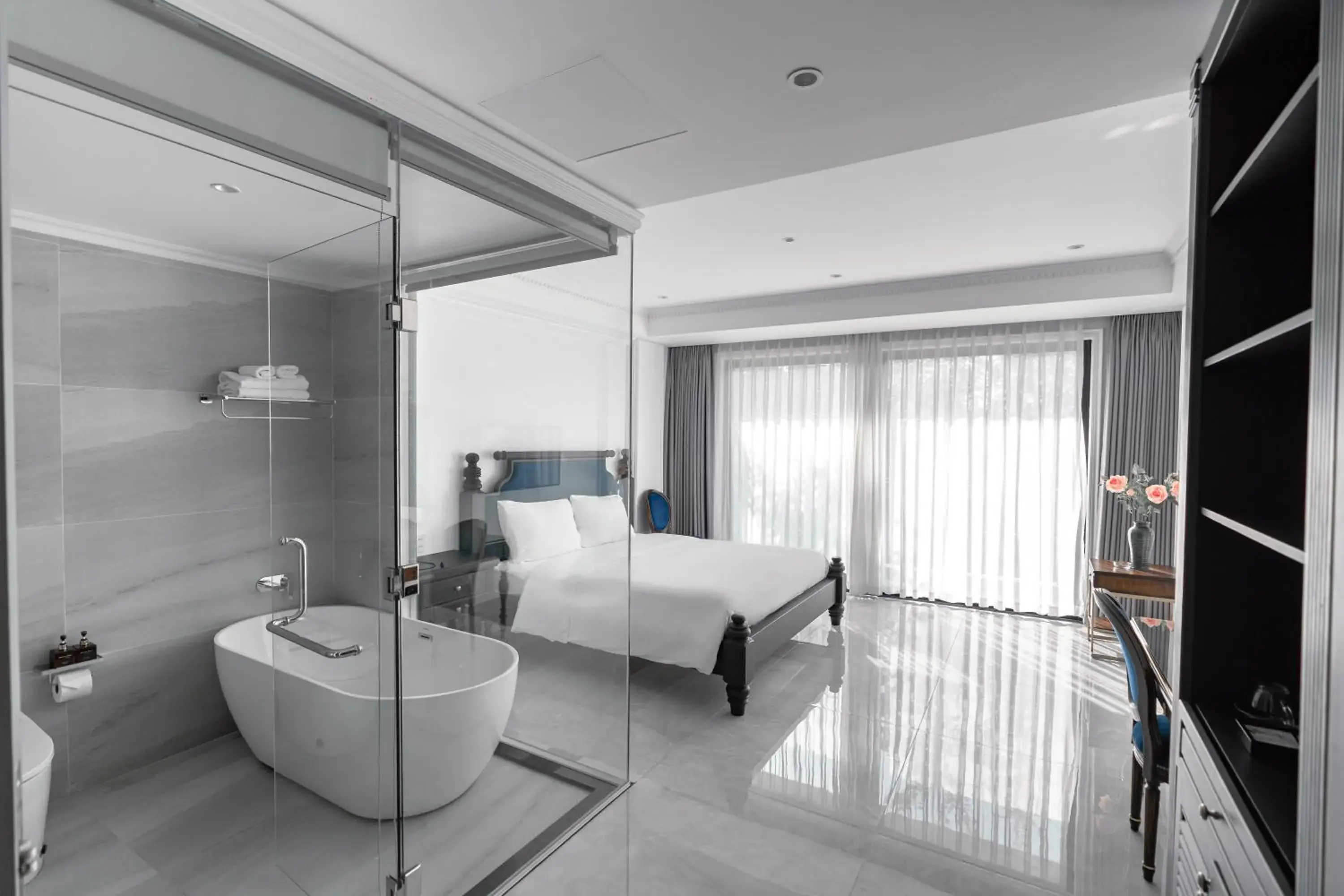 Photo of the whole room, Bed in Quang Minh Riverside Hotel Danang Photo of the whole room, Bed in Quang Minh Riverside Hotel Danang