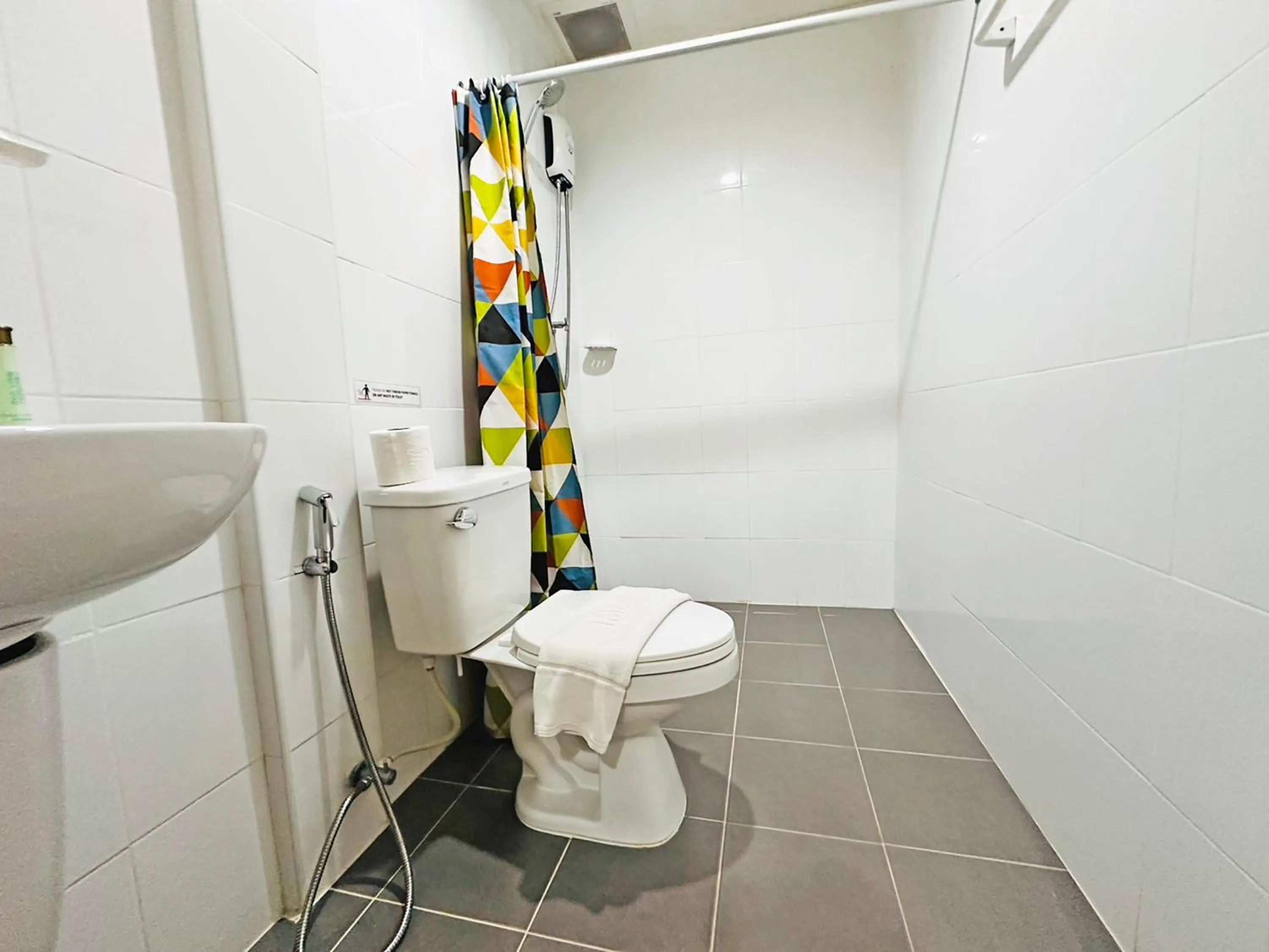 Shower in Anyavee Chom By The Sea