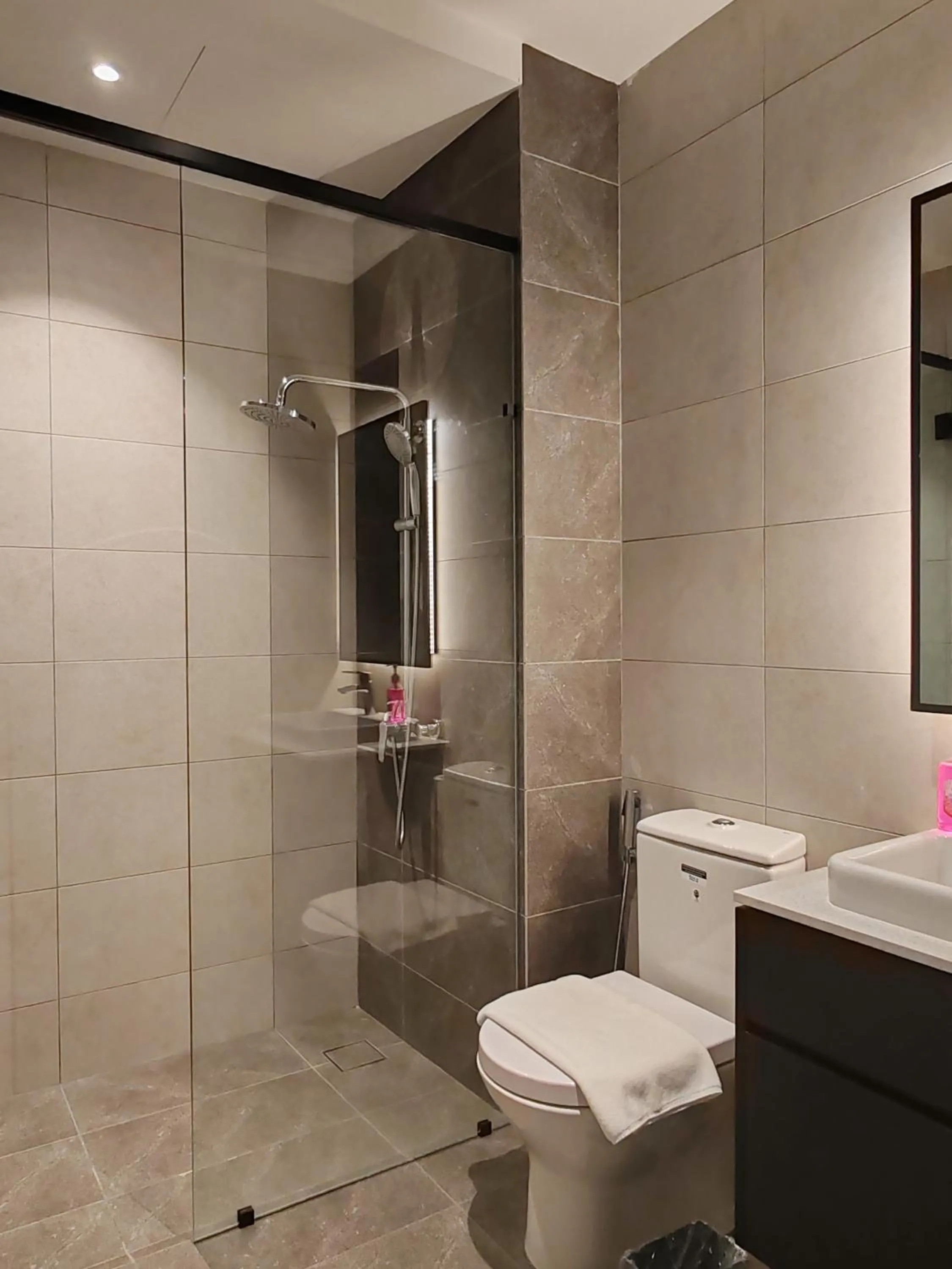 Shower in The Axon Bukit Bintang by SMOVF BNB