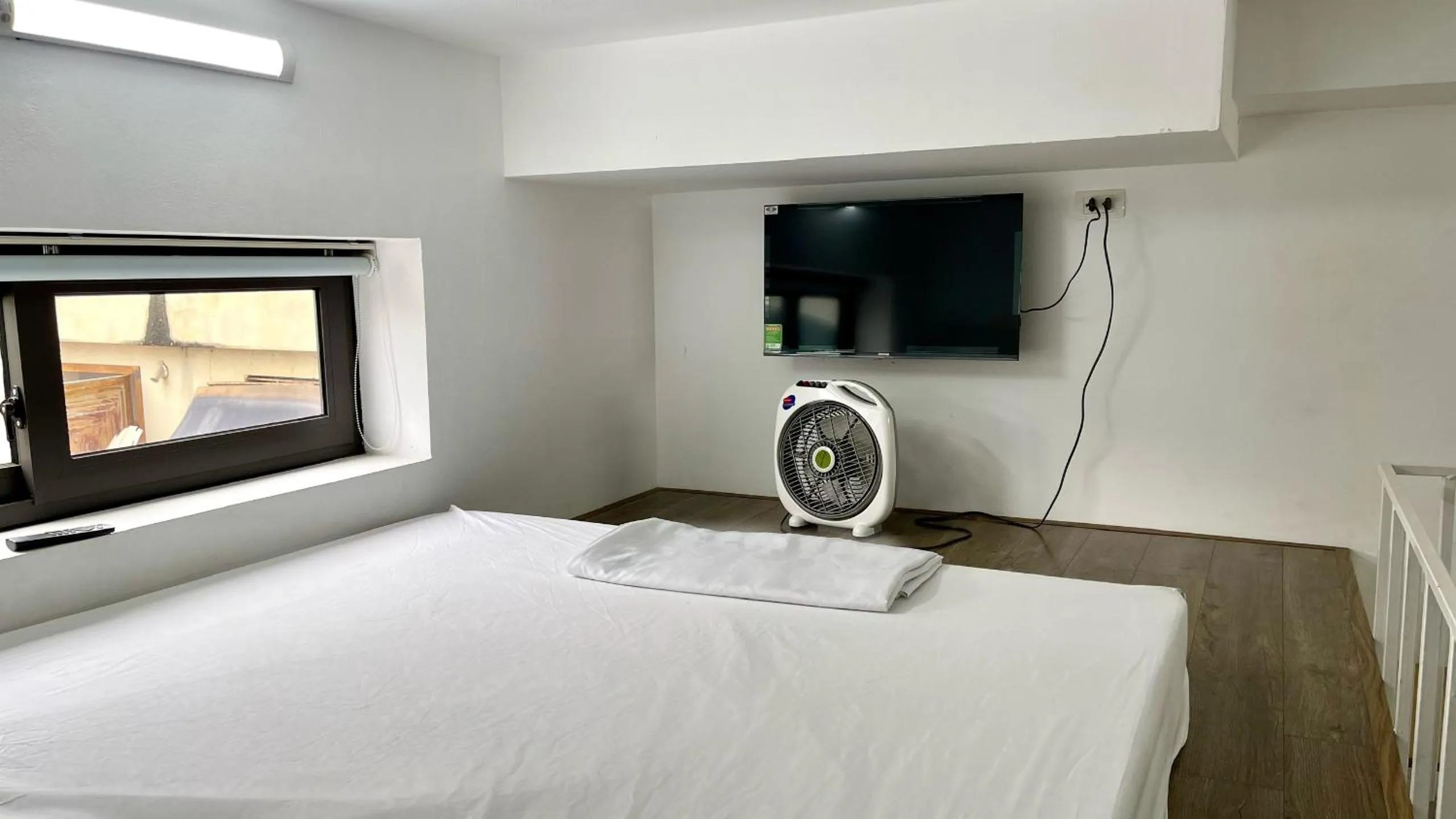 Bed in Era Apartment Khuc Thua Du