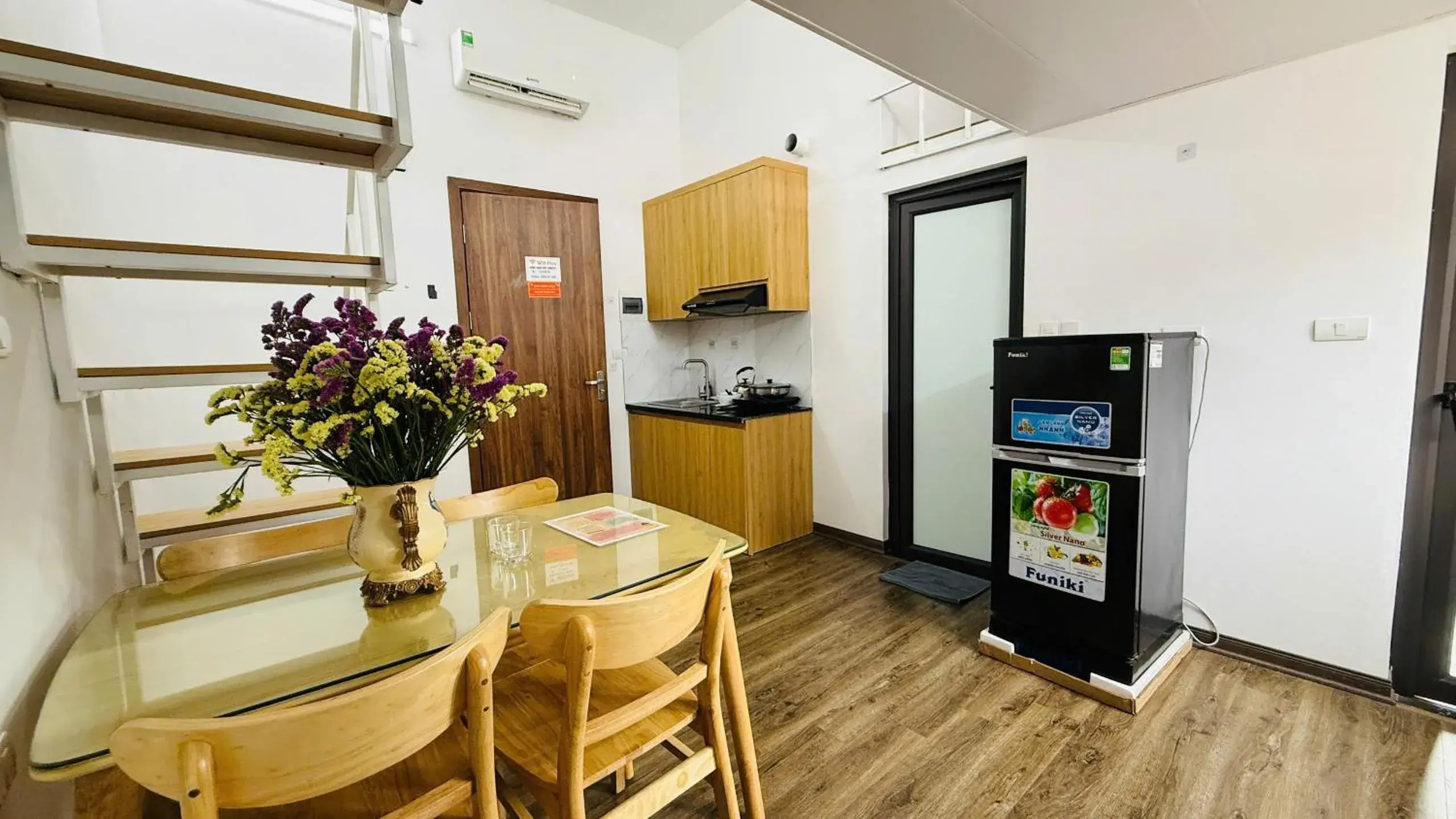 One-Bedroom Loft Apartment with Balcony in Era Apartment Khuc Thua Du One-Bedroom Loft Apartment with Balcony in Era Apartment Khuc Thua Du