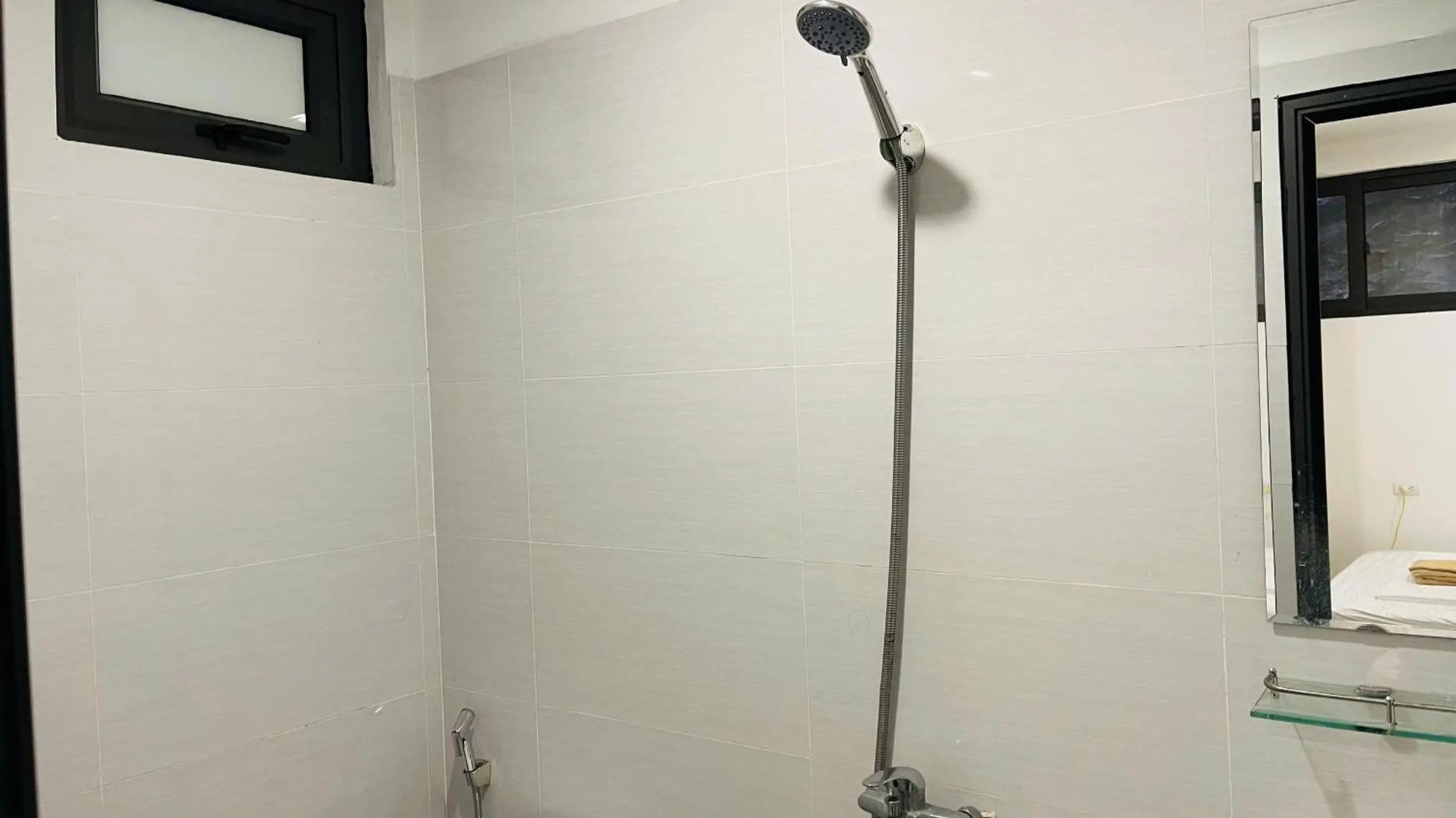 Era Apartment Khuc Thua Du