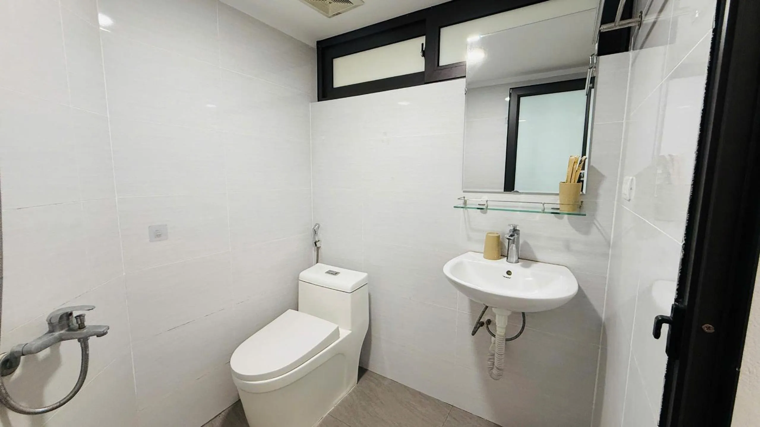 Era Apartment Khuc Thua Du