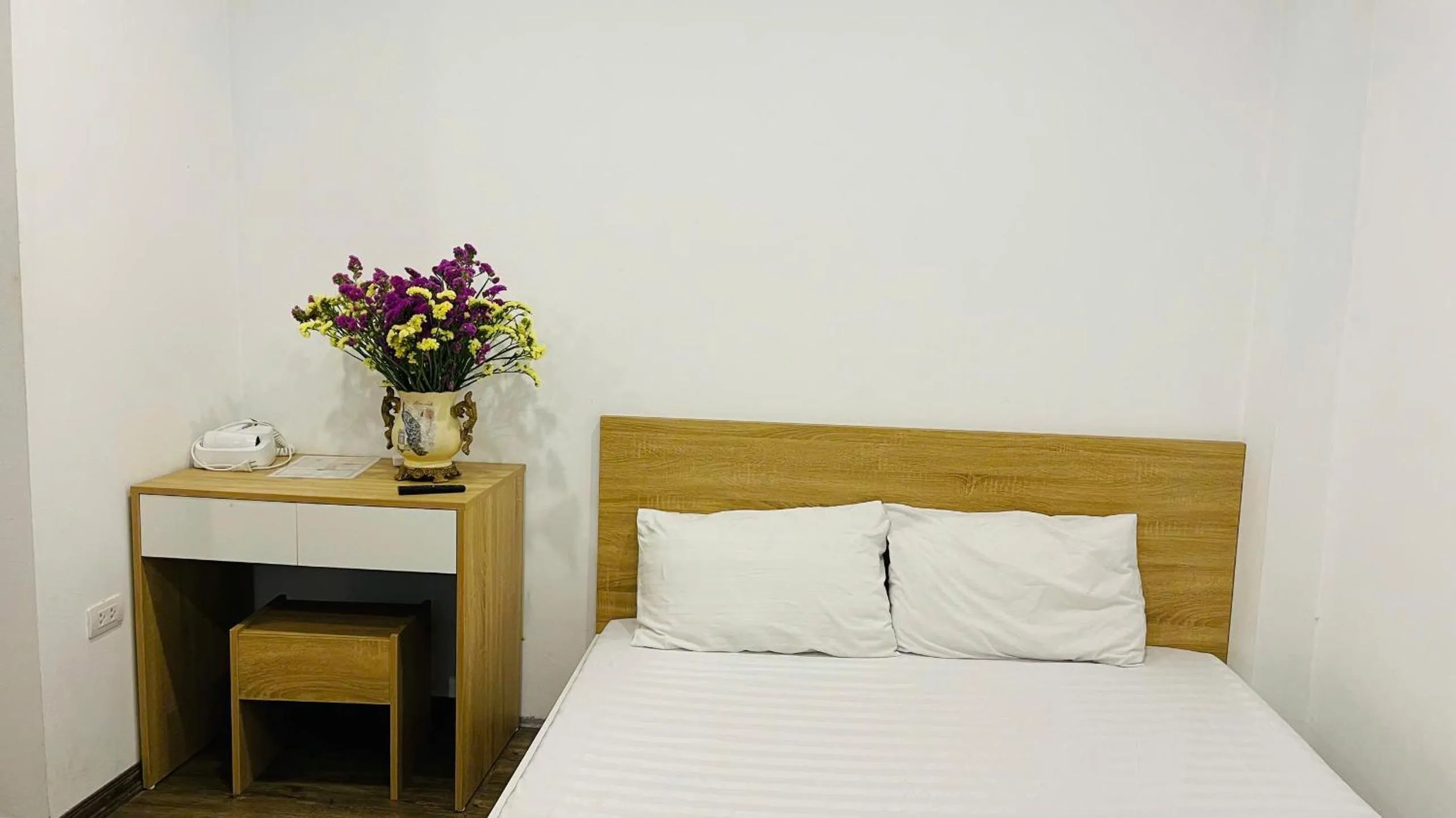 Bed in Era Apartment Khuc Thua Du