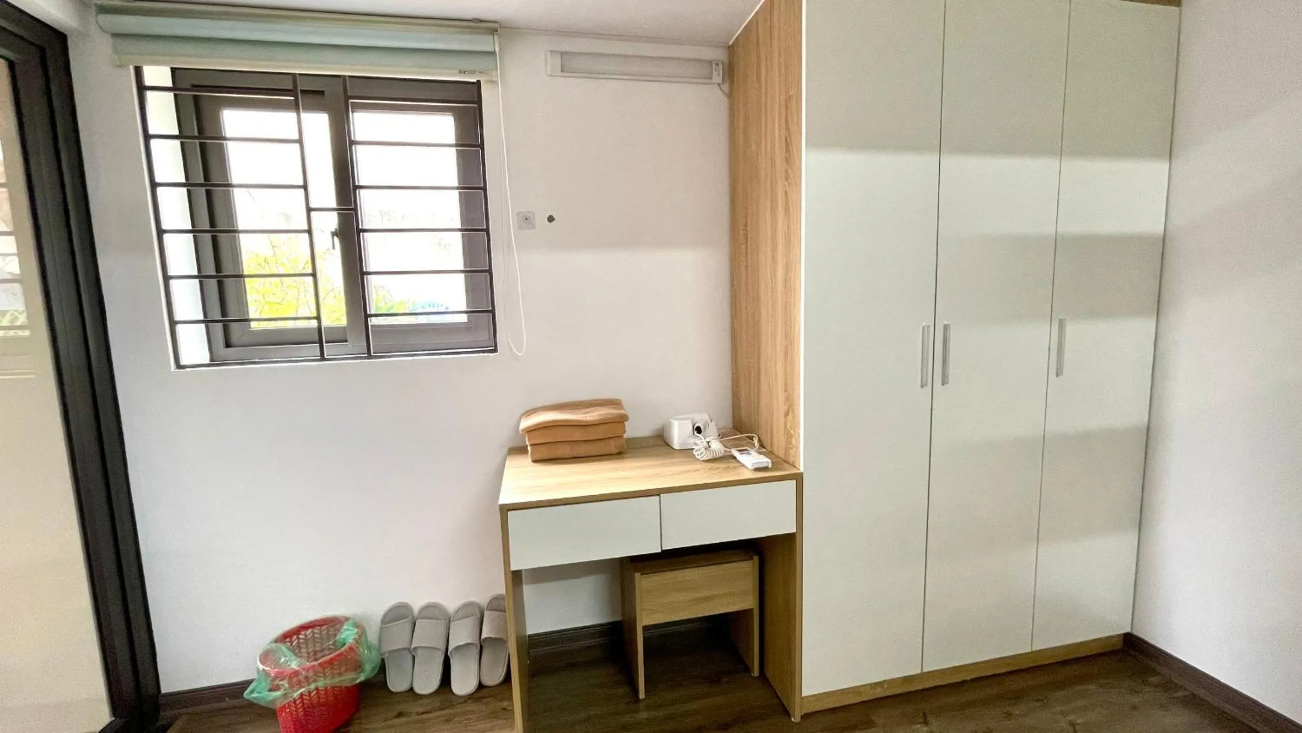 Era Apartment Khuc Thua Du