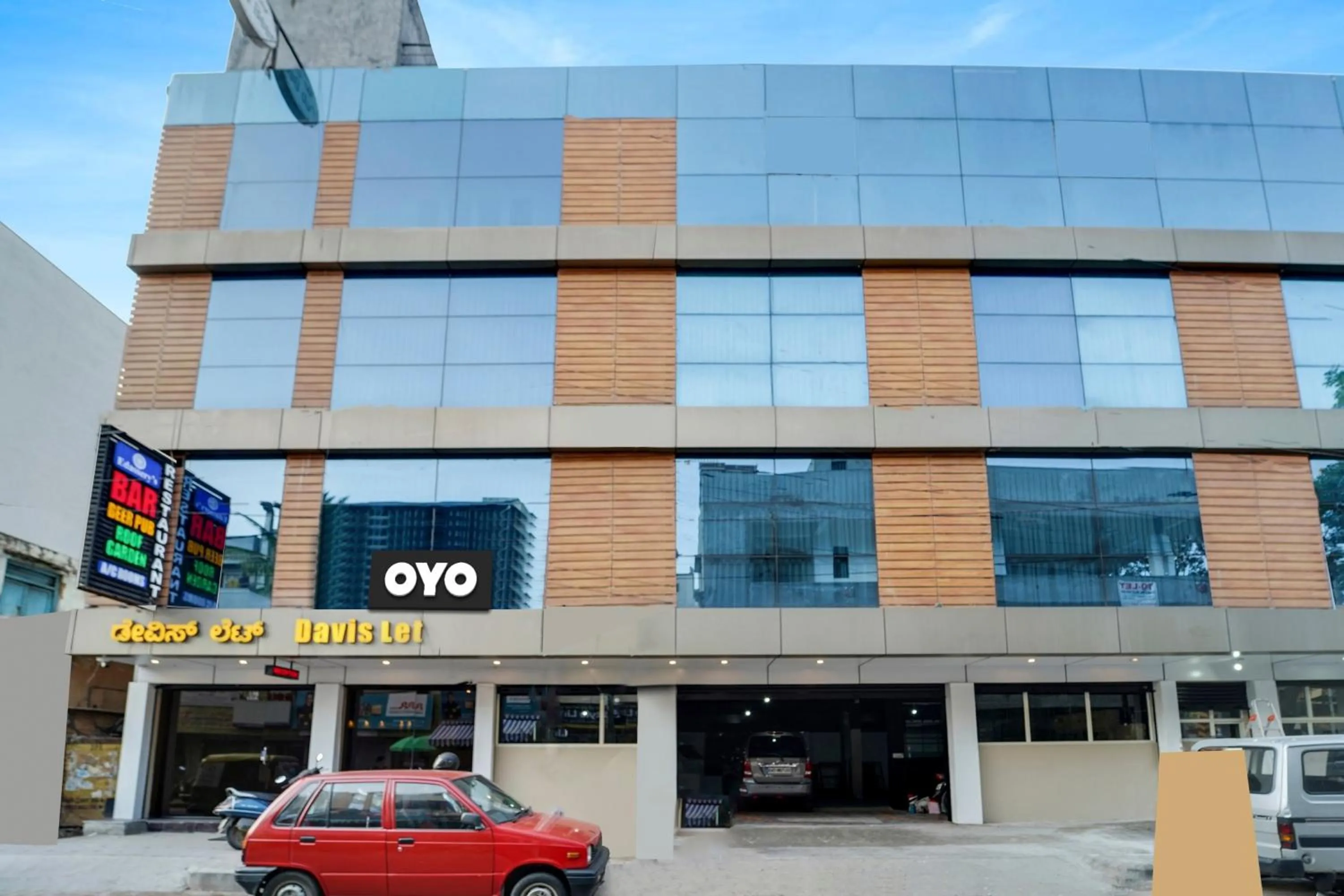 Facade/entrance in Super Townhouse Davis Let Bangalore