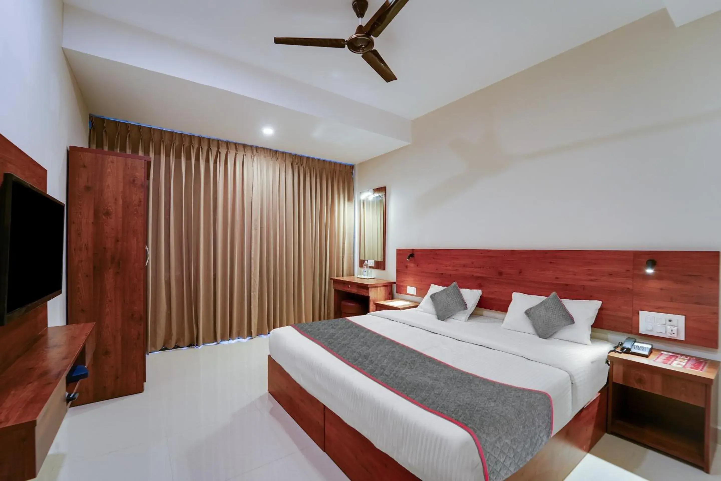 Lobby or reception, Bed in Super Townhouse Davis Let Bangalore Lobby or reception, Bed in Super Townhouse Davis Let Bangalore