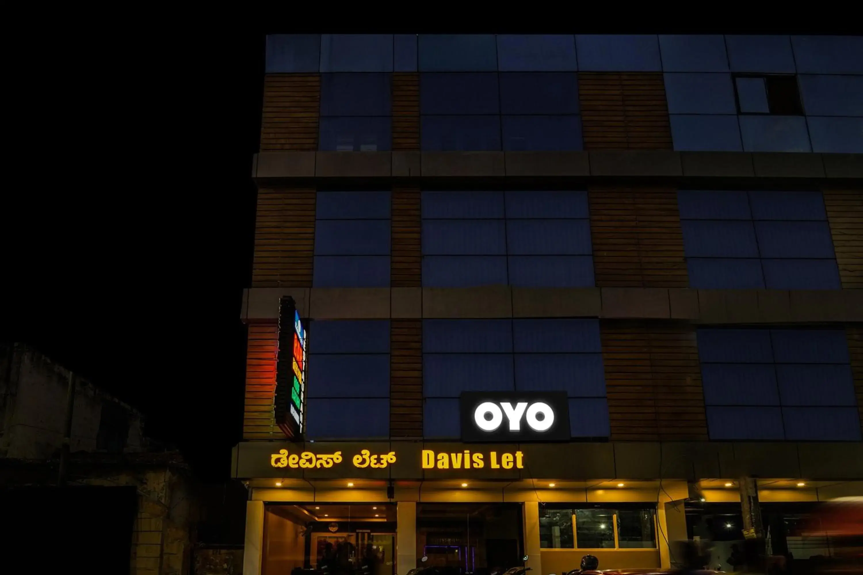 Facade/entrance in Super Townhouse Davis Let Bangalore Facade/entrance in Super Townhouse Davis Let Bangalore