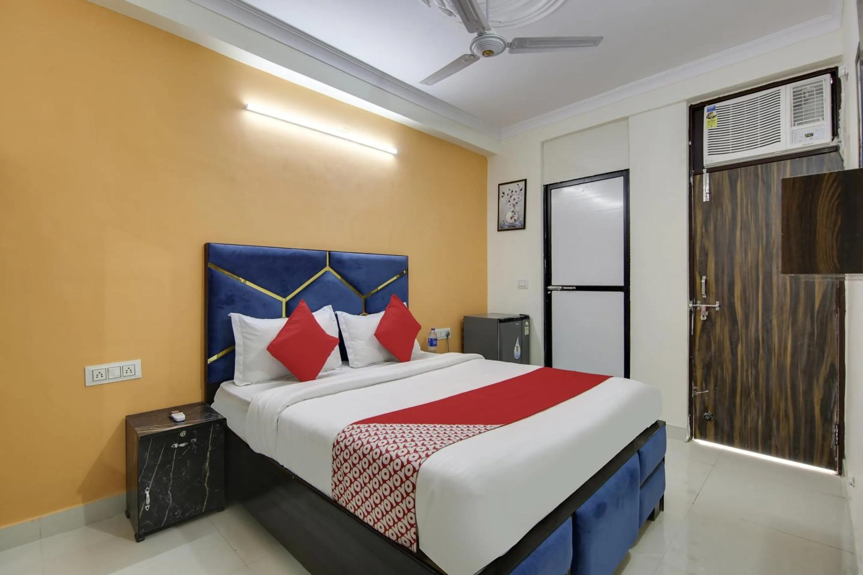 Bedroom, Bed in Hotel O Happy Stay