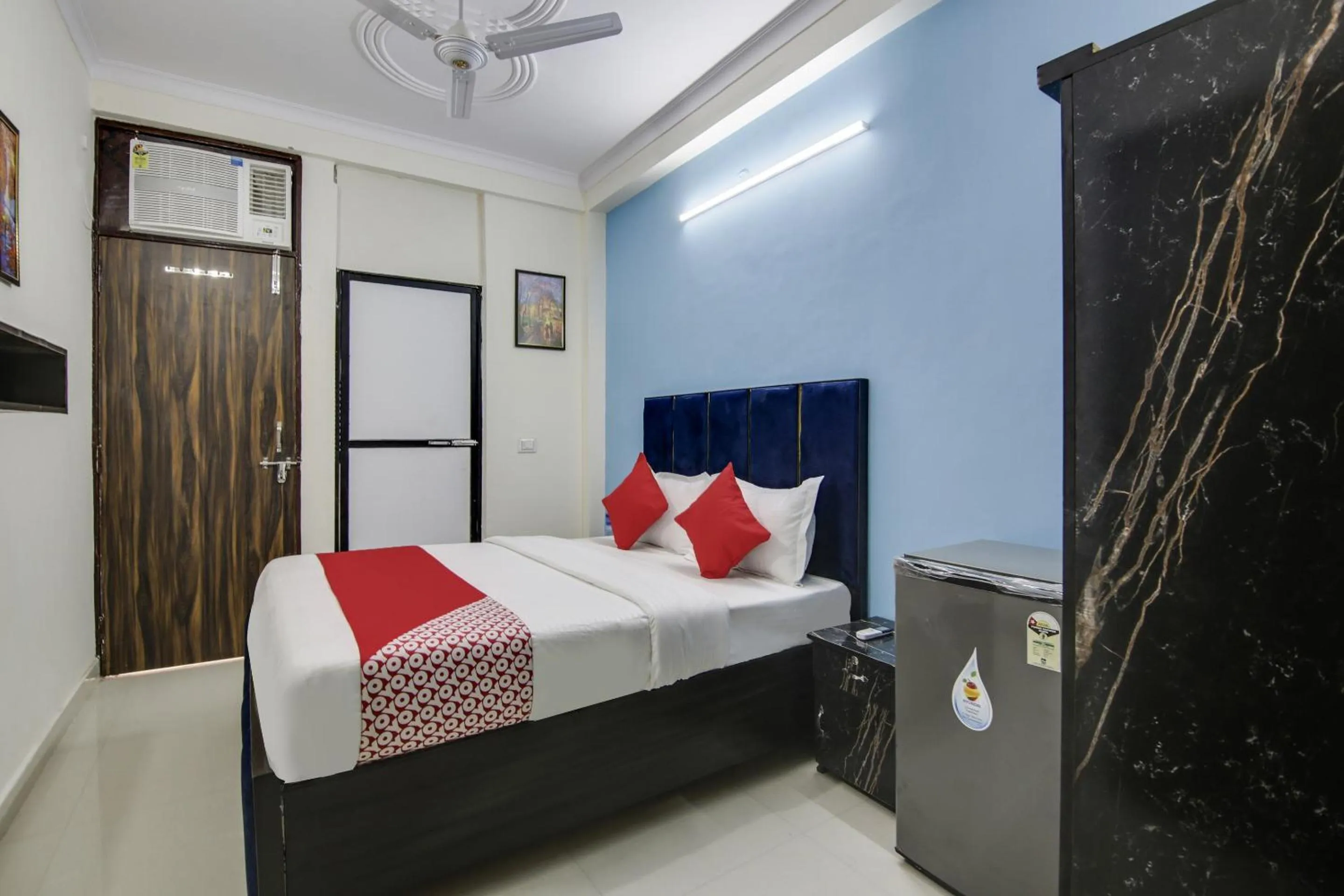 Bedroom, Bed in Hotel O Happy Stay