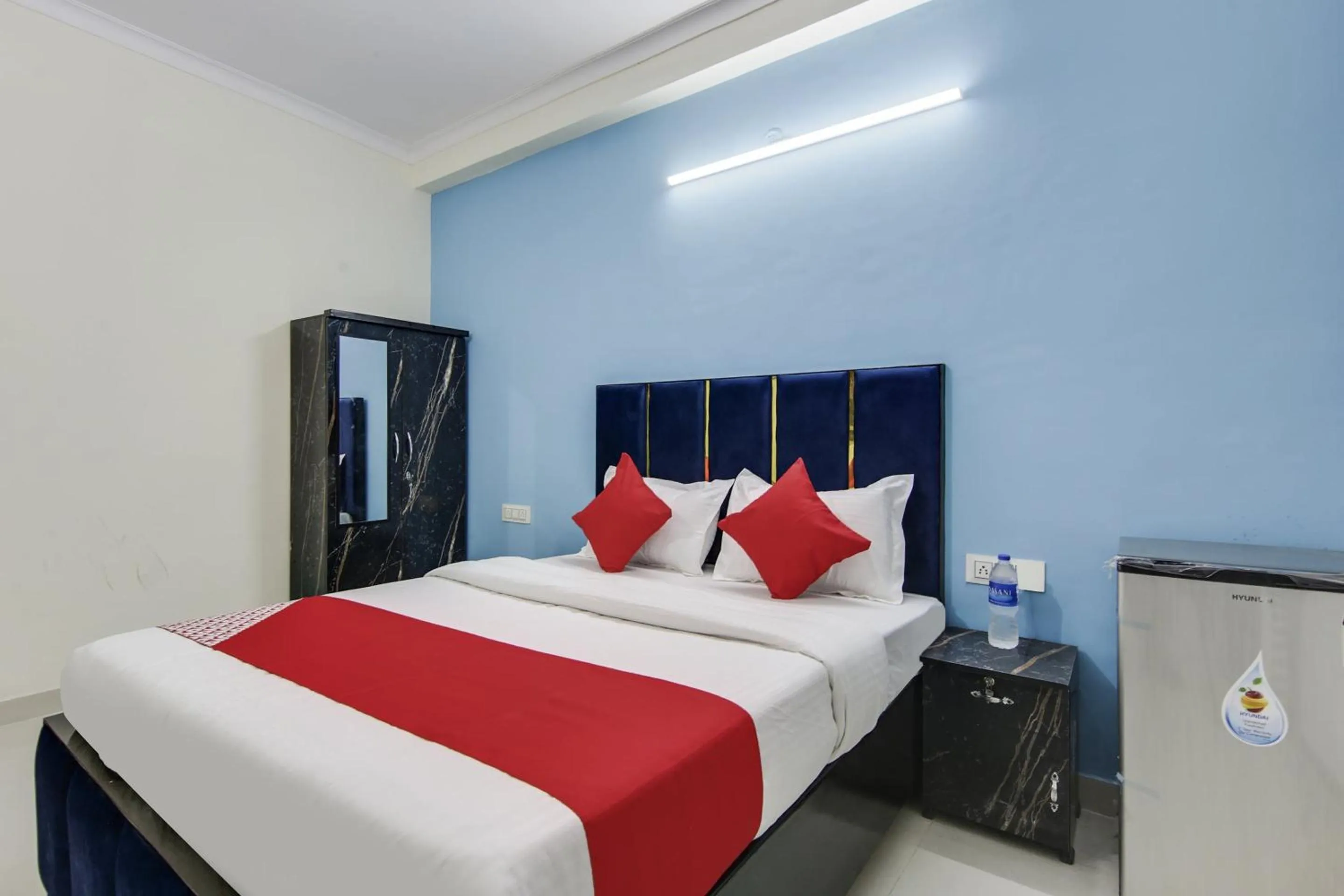 Bedroom, Bed in Hotel O Happy Stay