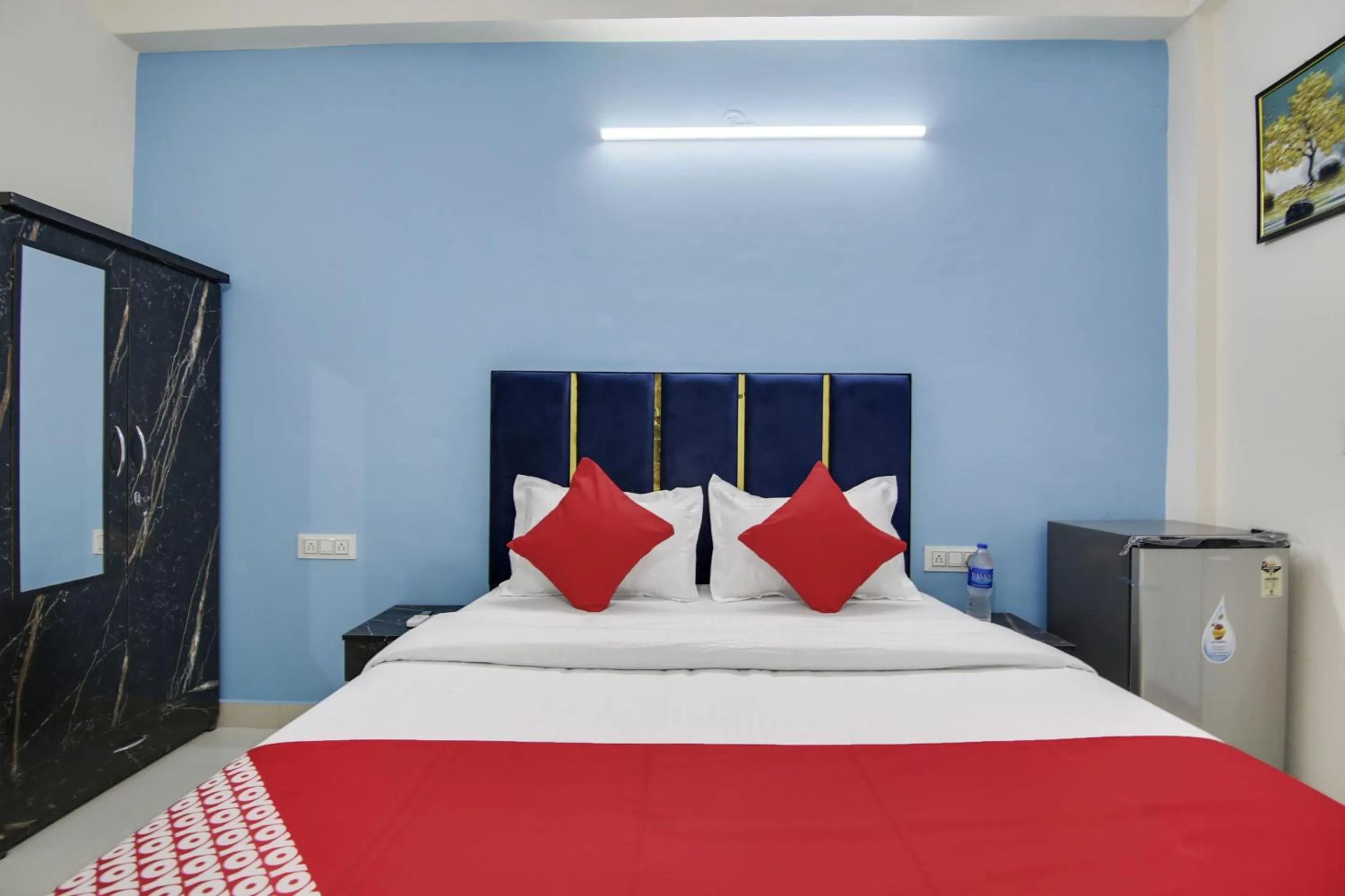 Bedroom, Bed in Hotel O Happy Stay